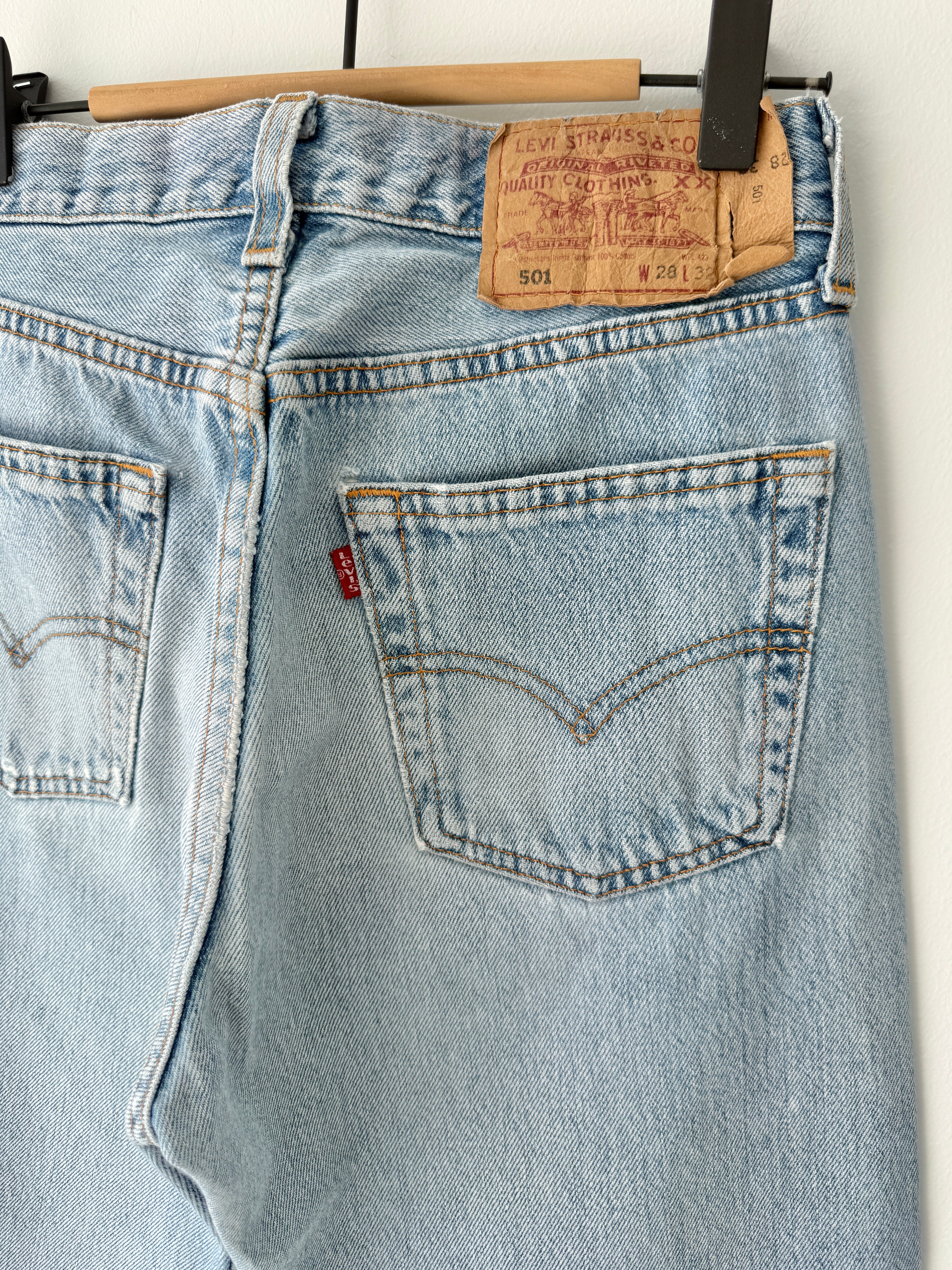 Soft W27 L31 vintage Levis 501 26/27” measured waist light blue 501s made in 90s USA