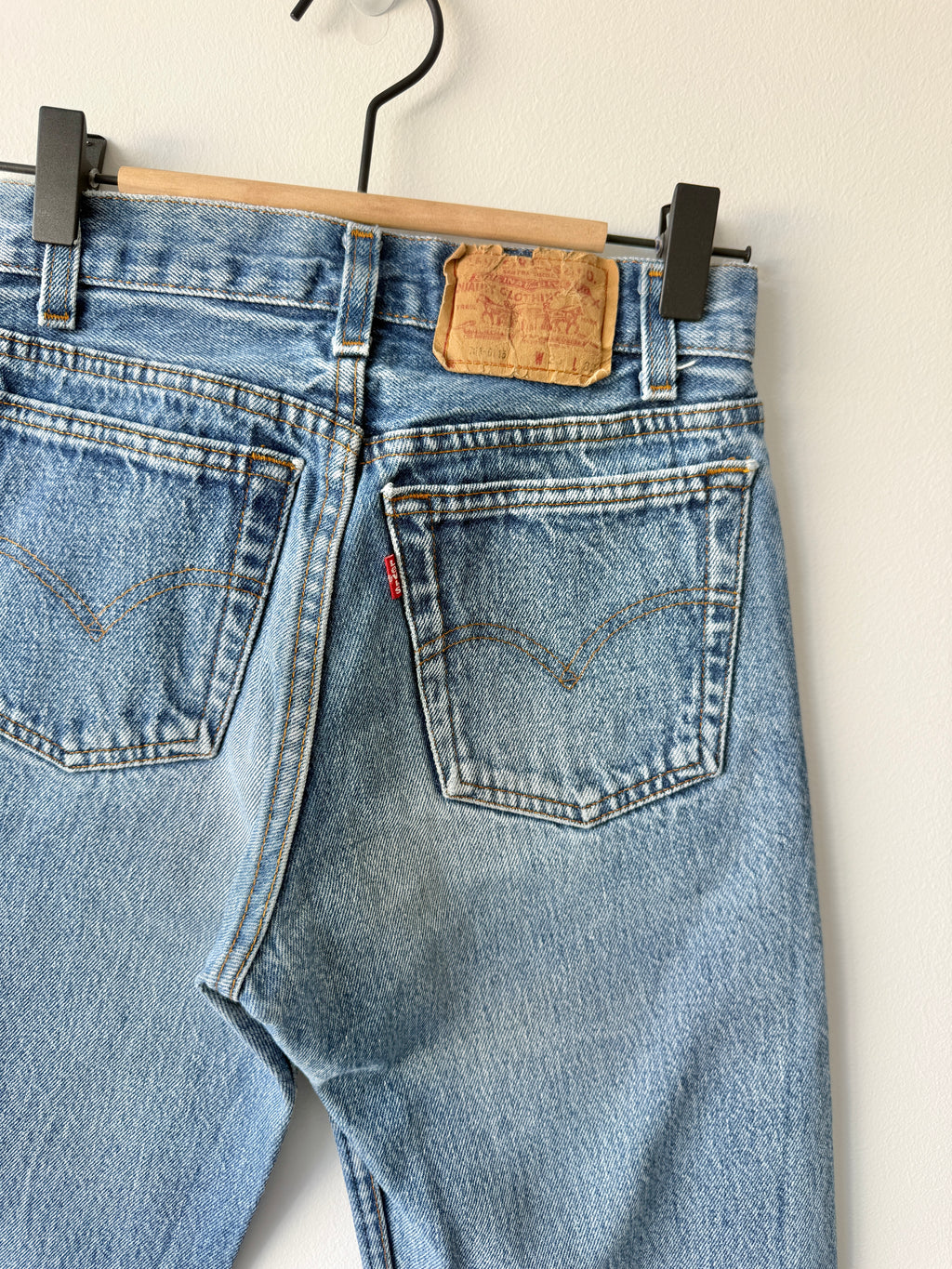W23 L31 vintage Levis 701s 22/23” measured dark faded 701 80s USA