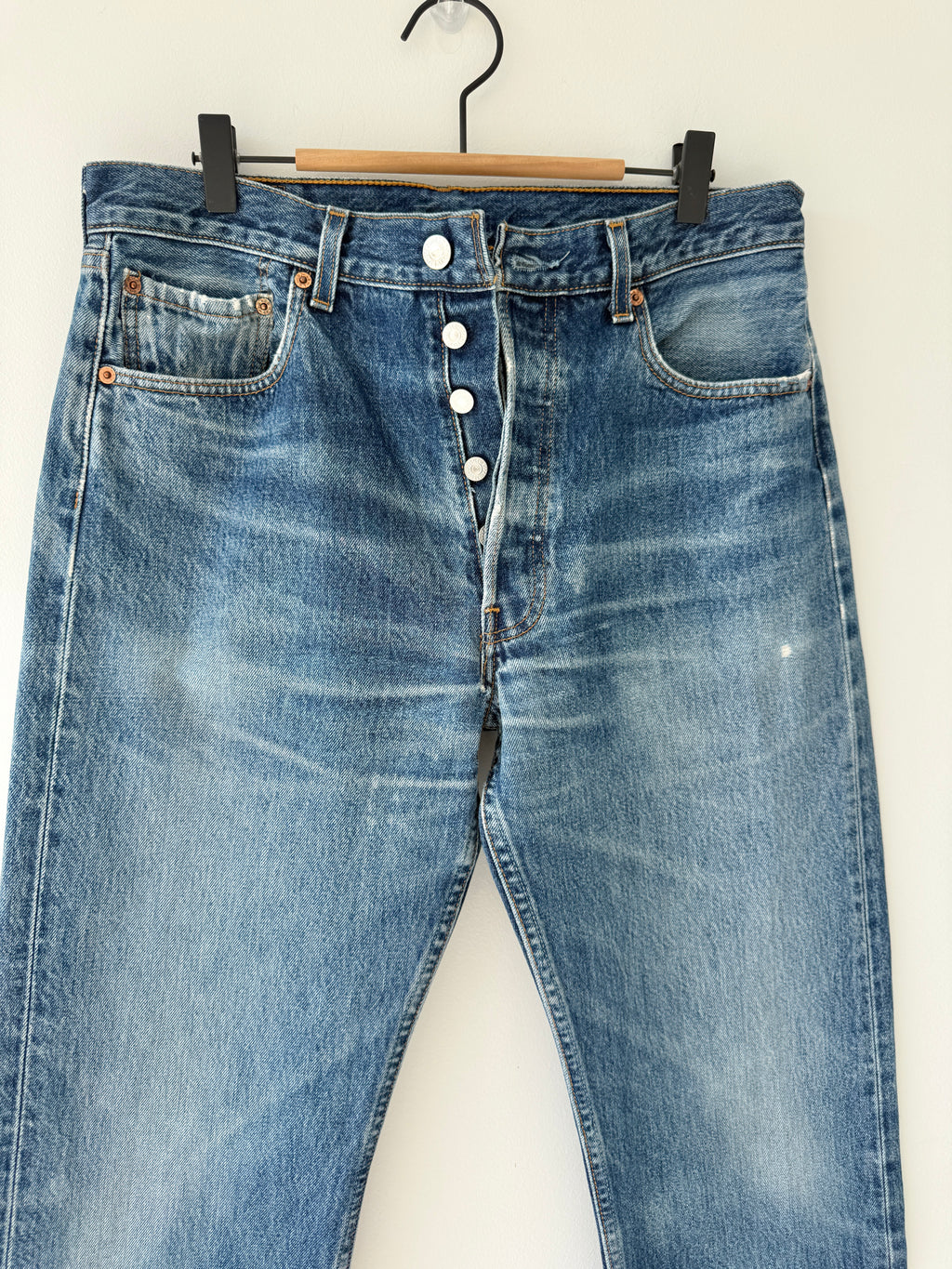 W31 L31 vintage Levis 501 31” measured waist dark blue whiskers Y2K 501s