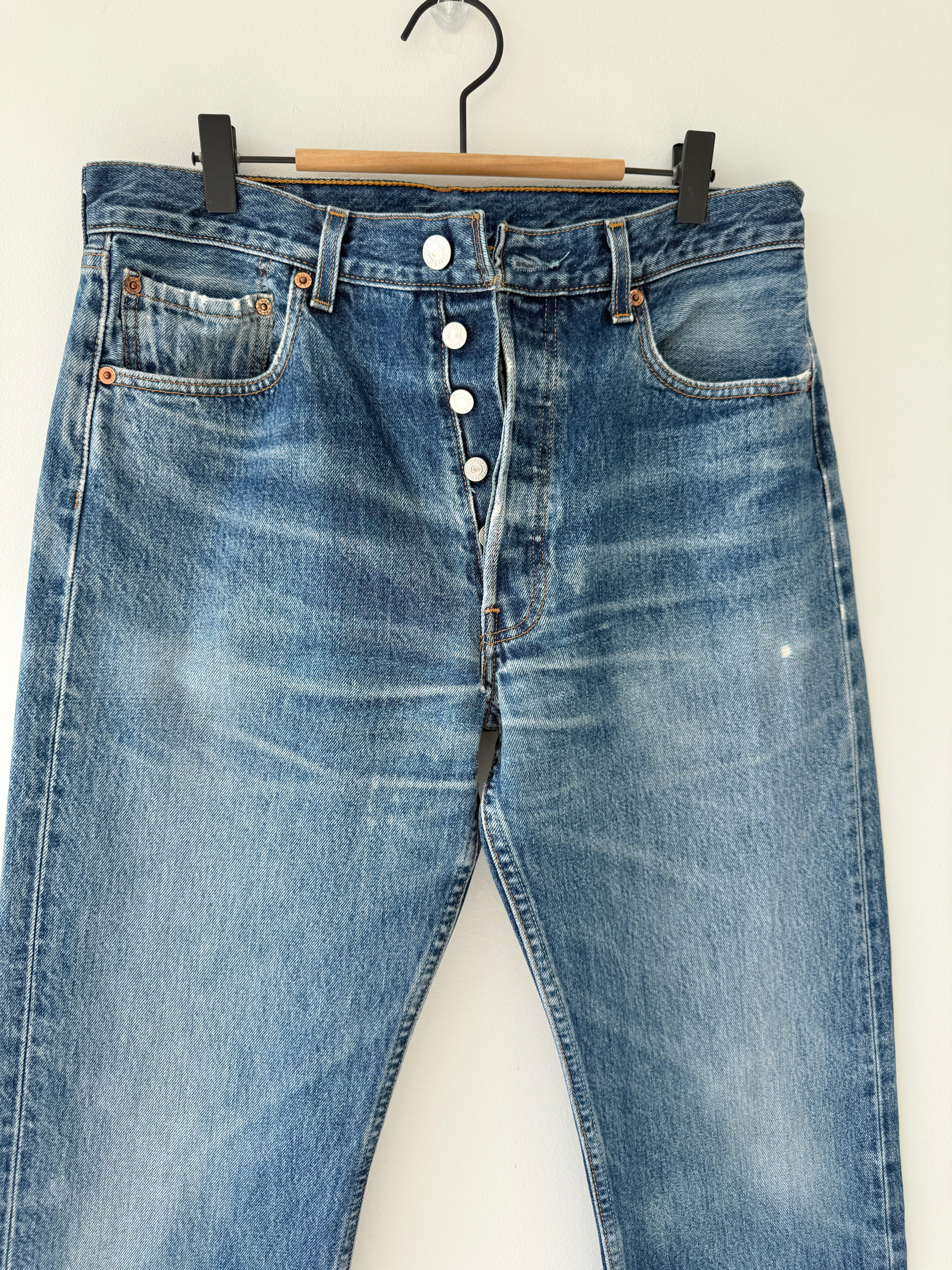 W31 L31 vintage Levis 501 31” measured waist dark blue whiskers Y2K 501s