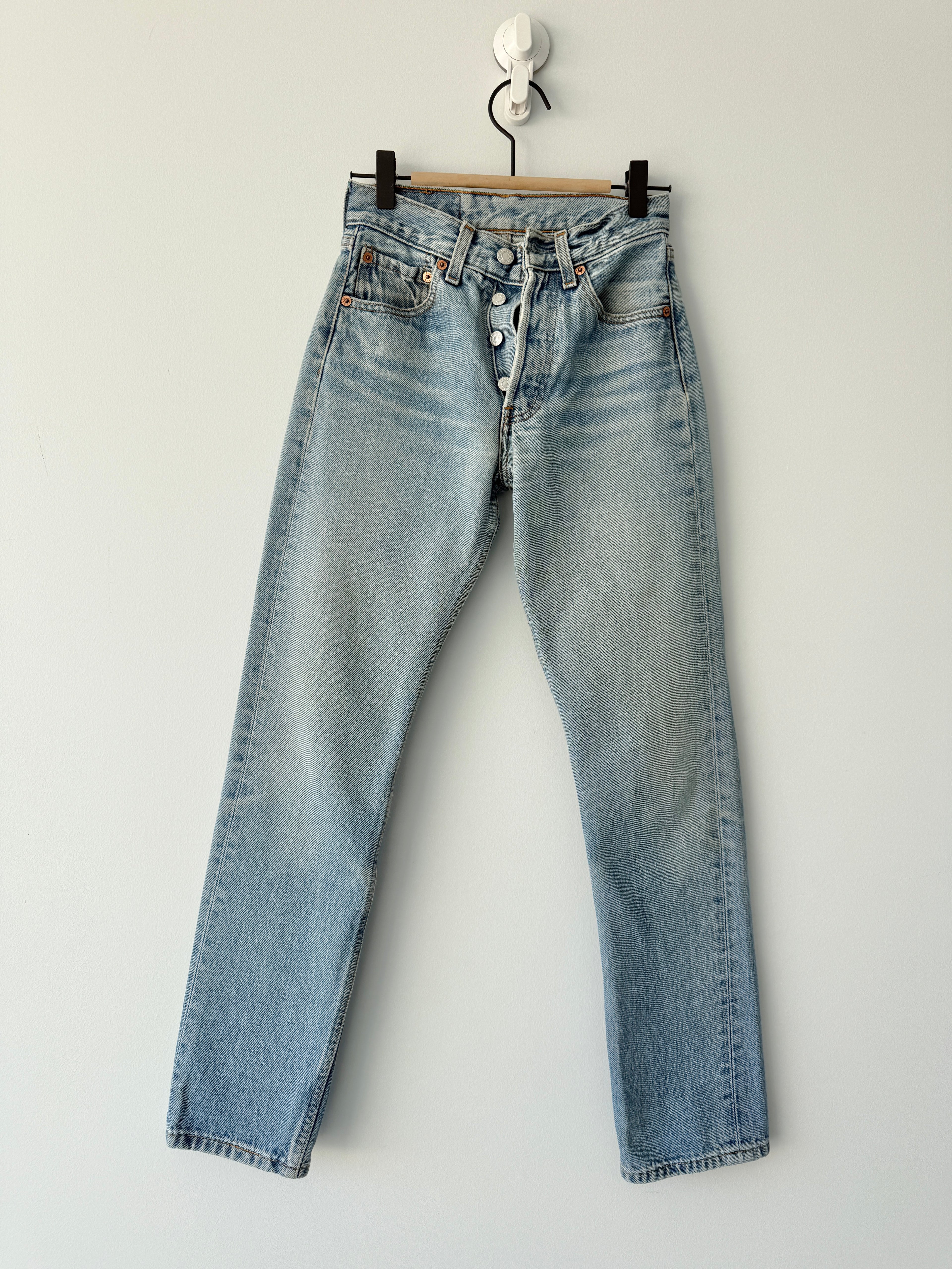 W23 L29 vintage Levis 501 22-23”” measured medium light denim whiskers 90s 501s
