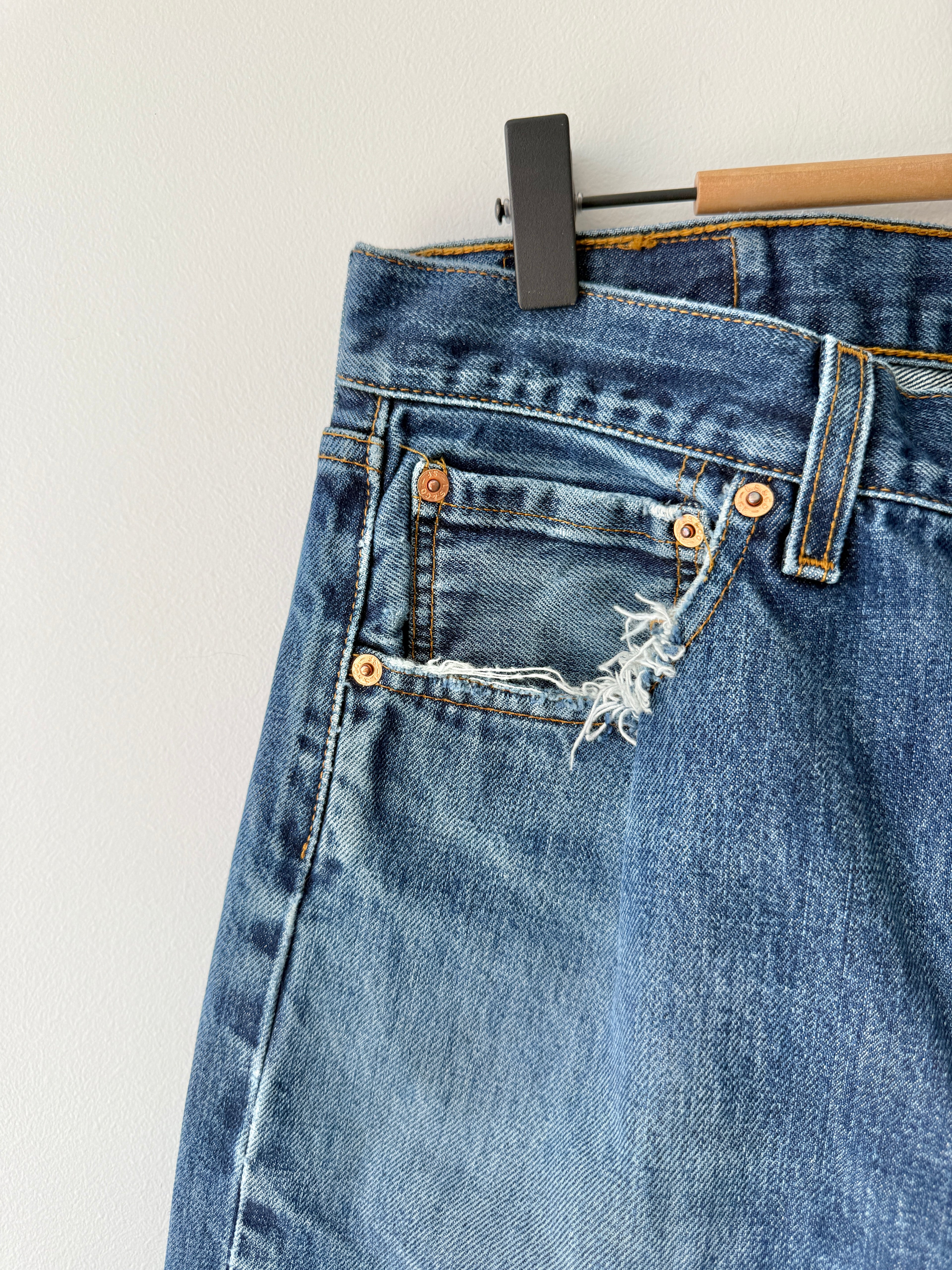 W29 L30 vintage Levis 501 29” measured waist dark indigo faded blue 501s Y2K