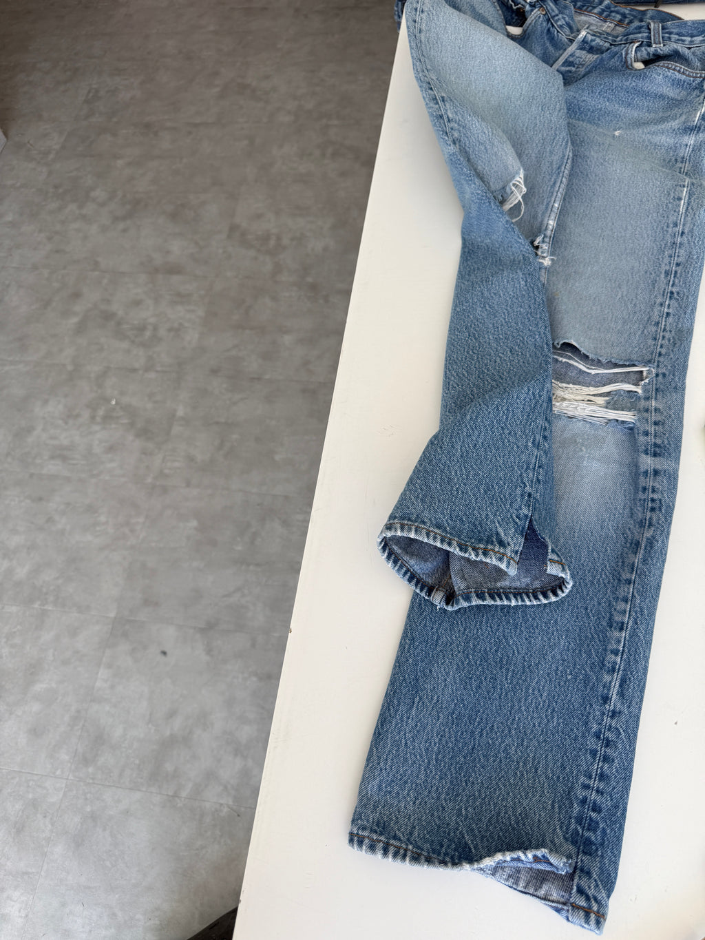 Distressed W26 L30 vintage Levis 701 0117 25/26” measured waist dark faded 80s 701 0117