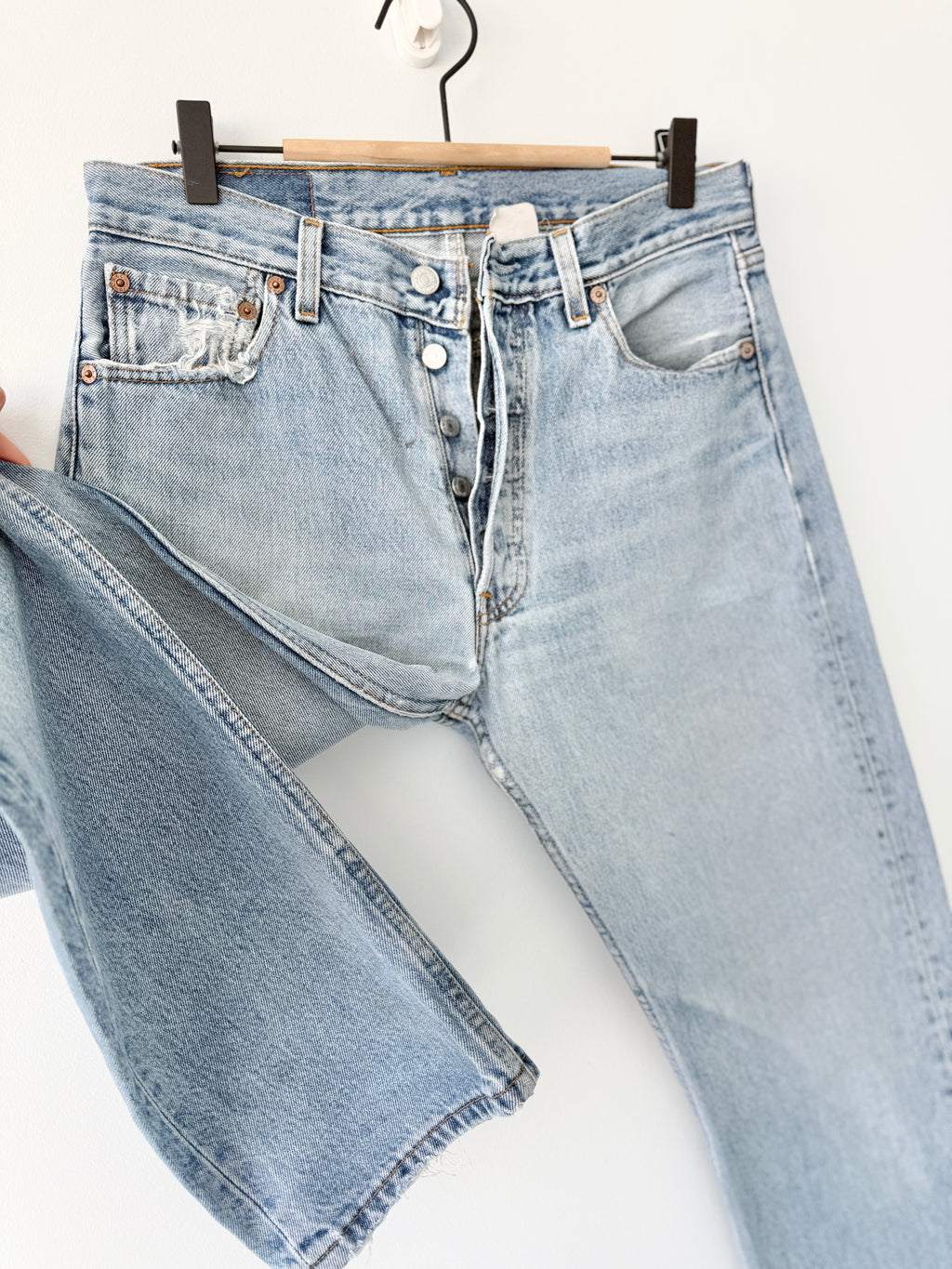 W29 L31 vintage Levis 501 28-29” measured light faded blue denim y2k levi’s 501s
