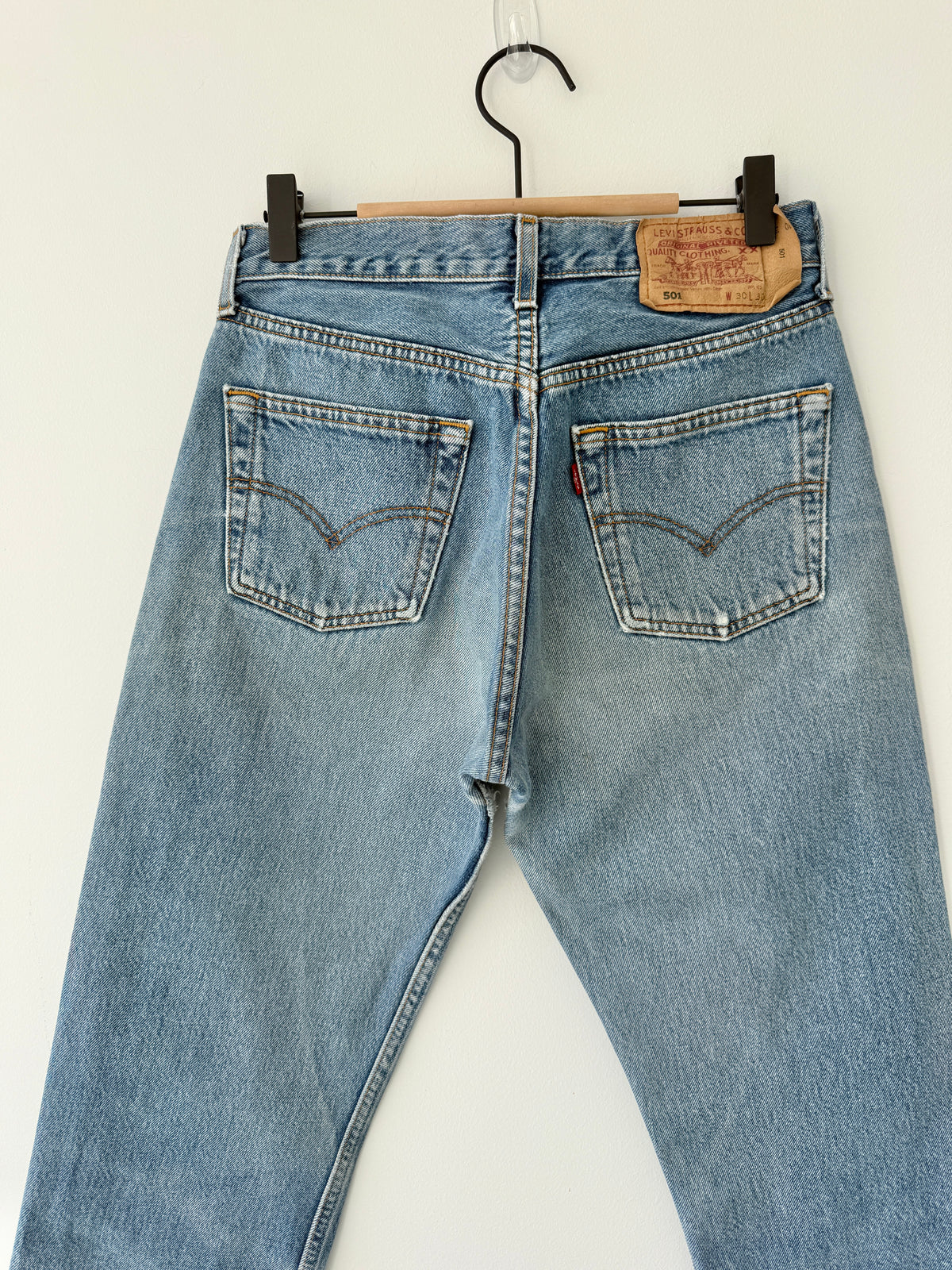 W28 L29 vintage Levis 501 27/28” measured whiskers medium blue Y2K 501s