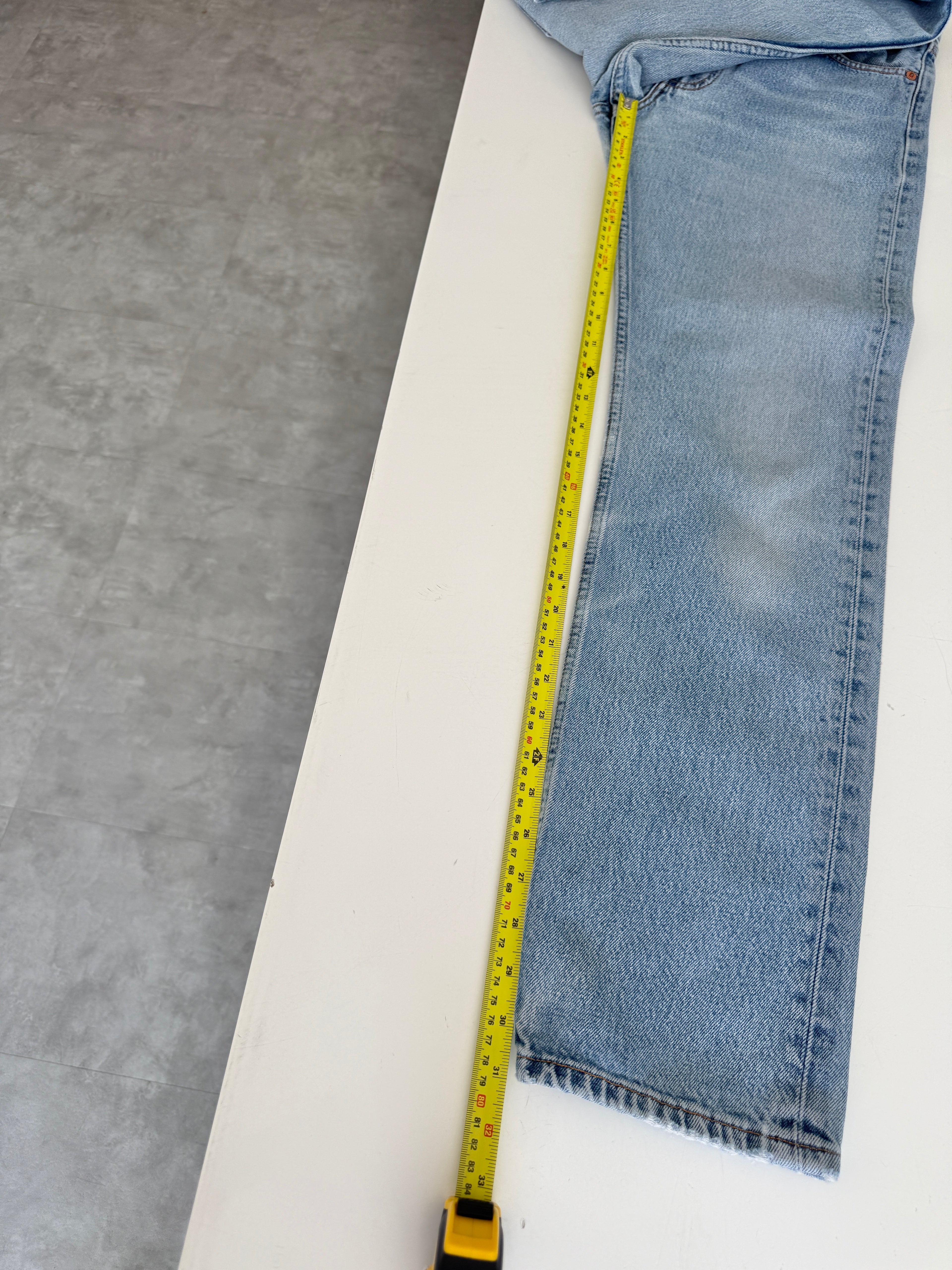W27 L31 vintage Levis 501 27” measured waist light faded blue Y2K 501s