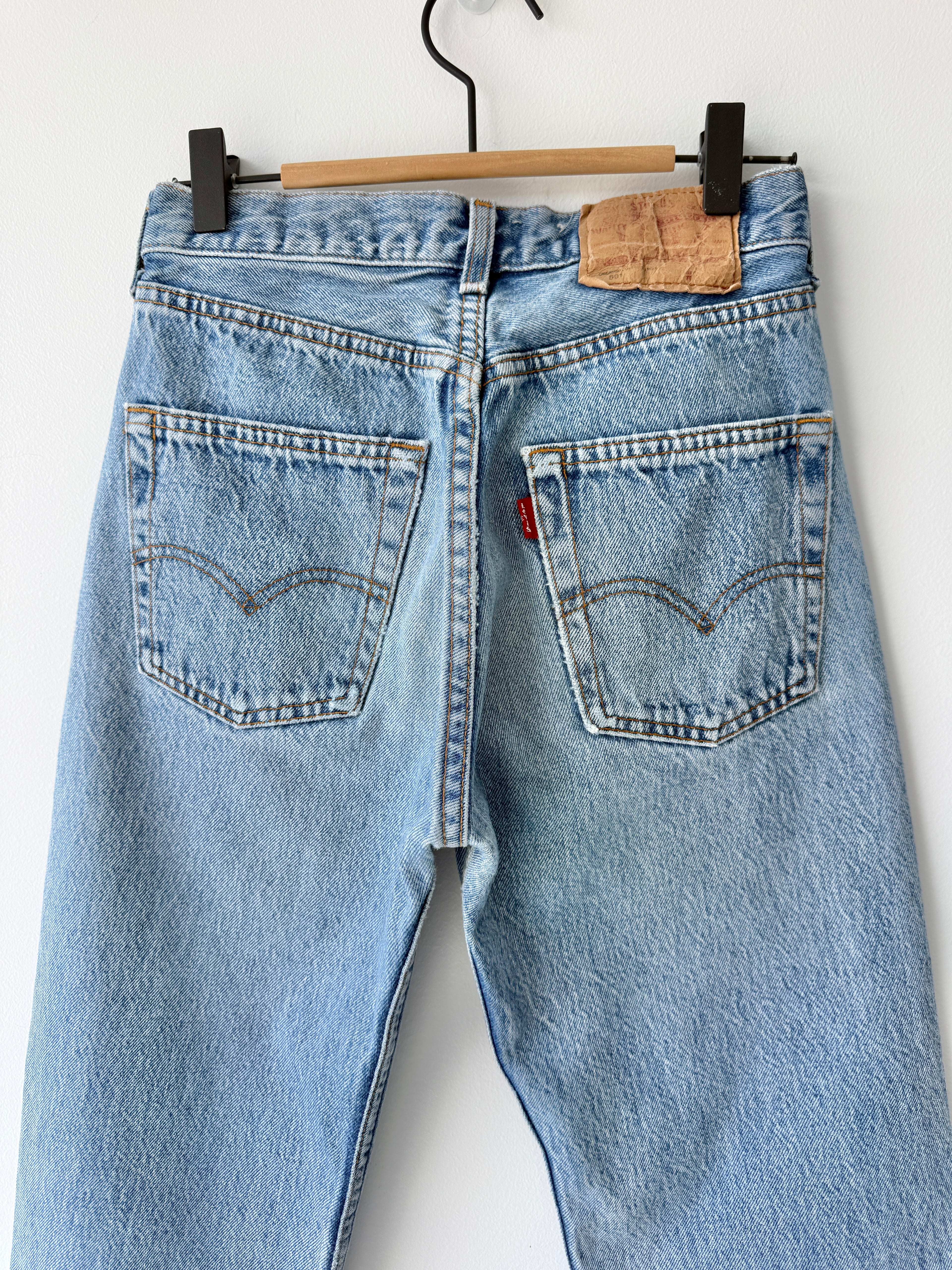 W25 L32 vintage Levis 501 25” measured waist blue 501s made in 80s
