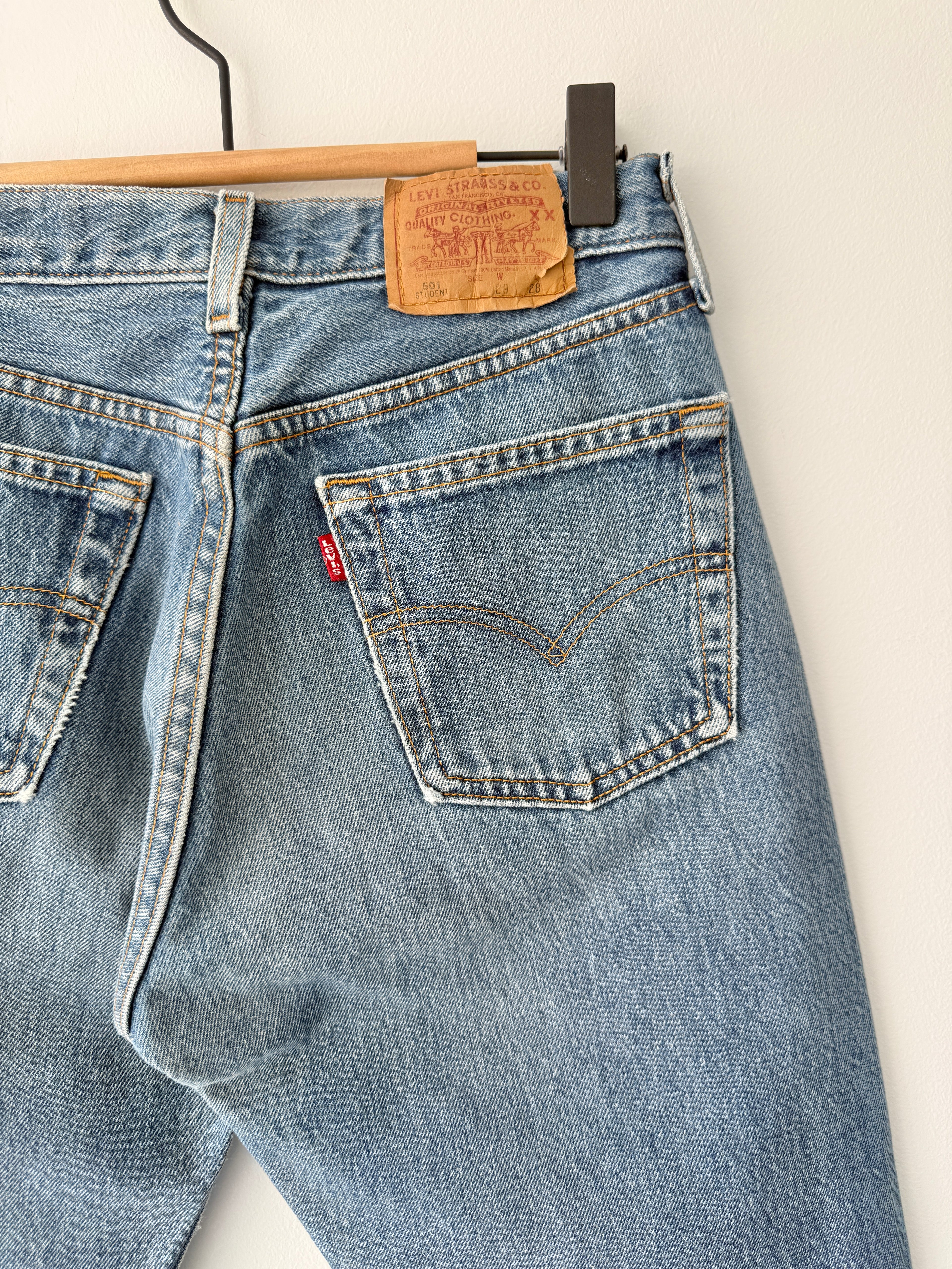 W26 L29 vintage Levis 501s 25/26” medium blue denim Levi’s 501s student fit 90s USA