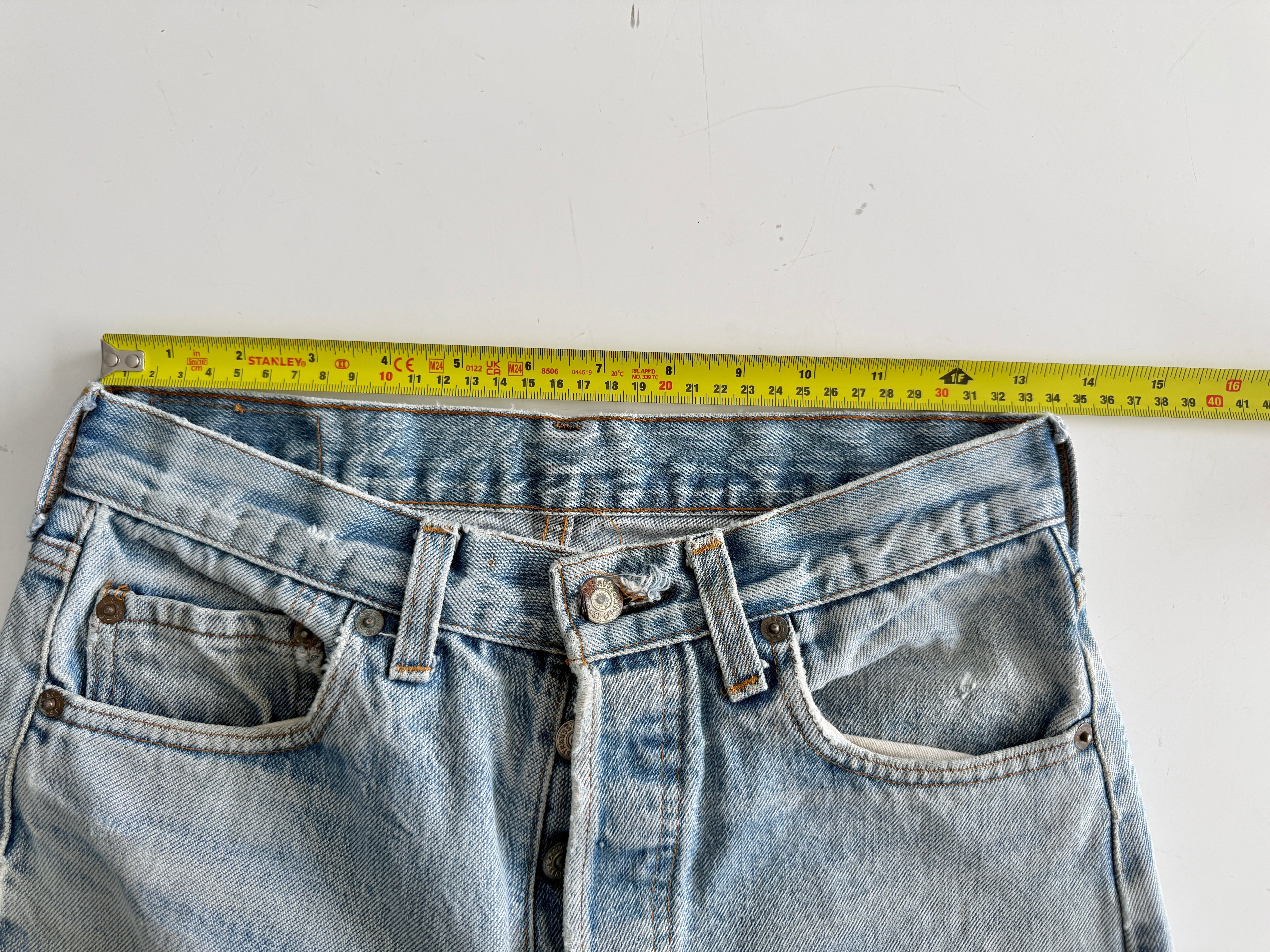 Selvedge W27 L30 vintage Levis 501 26/27” measured light blue faded 80s USA Levi’s 501s