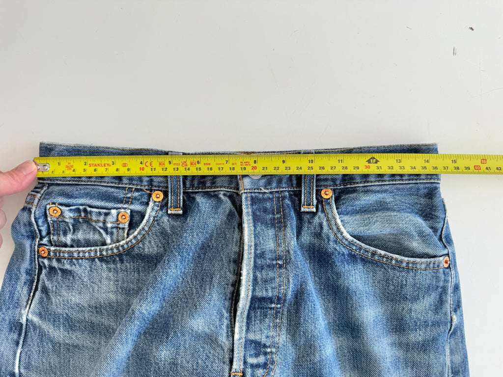 Soft W28 L31 vintage Levis 501 27/28” measured waist faded dark blue 501s 90s denim