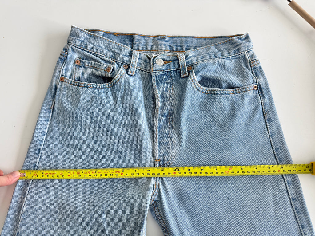 W29 L33 vintage Levis 501 28-29” measured light blue 90s denim Levi’s 501s USA
