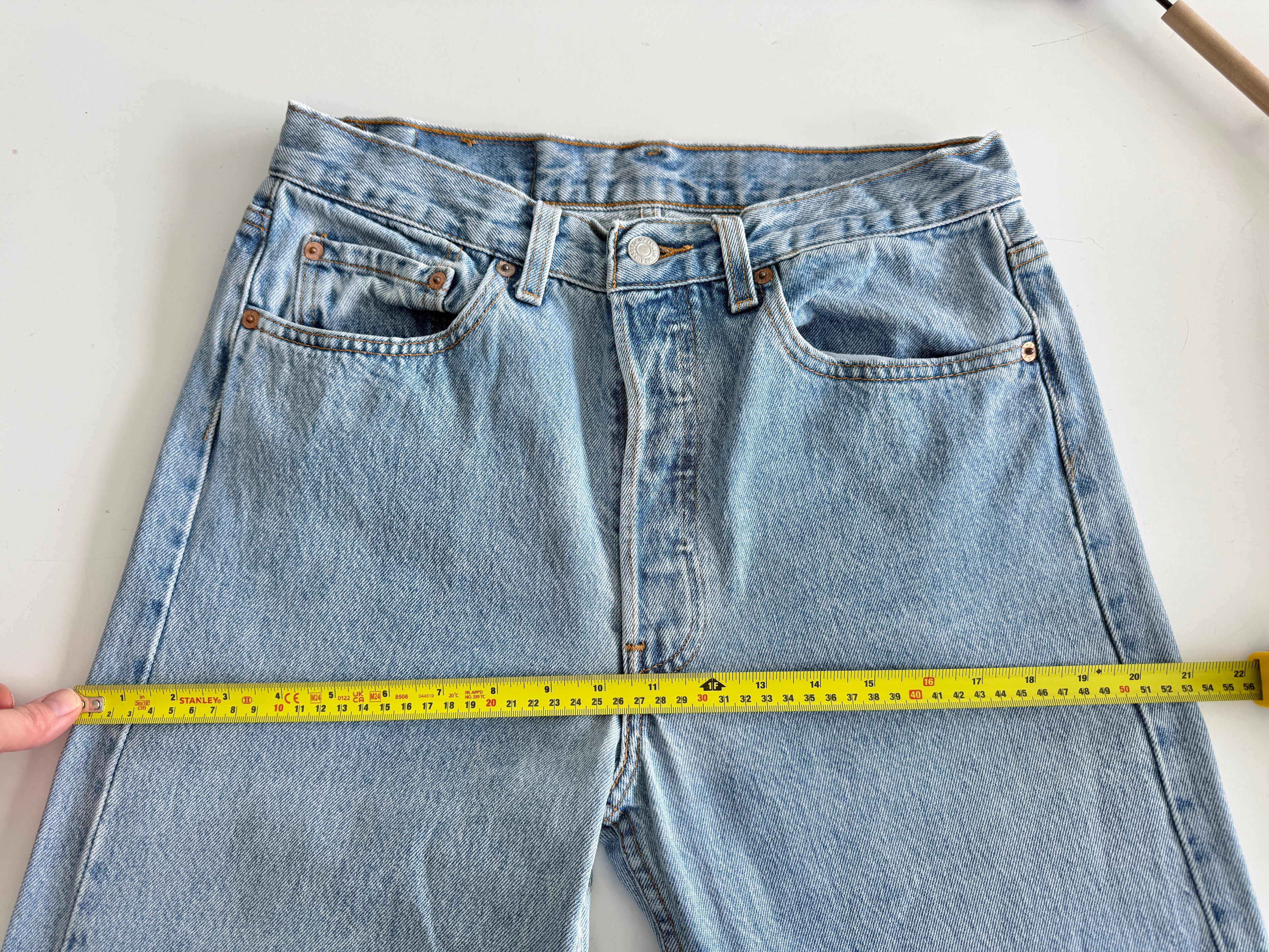 W29 L33 vintage Levis 501 28-29” measured light blue 90s denim Levi’s 501s USA