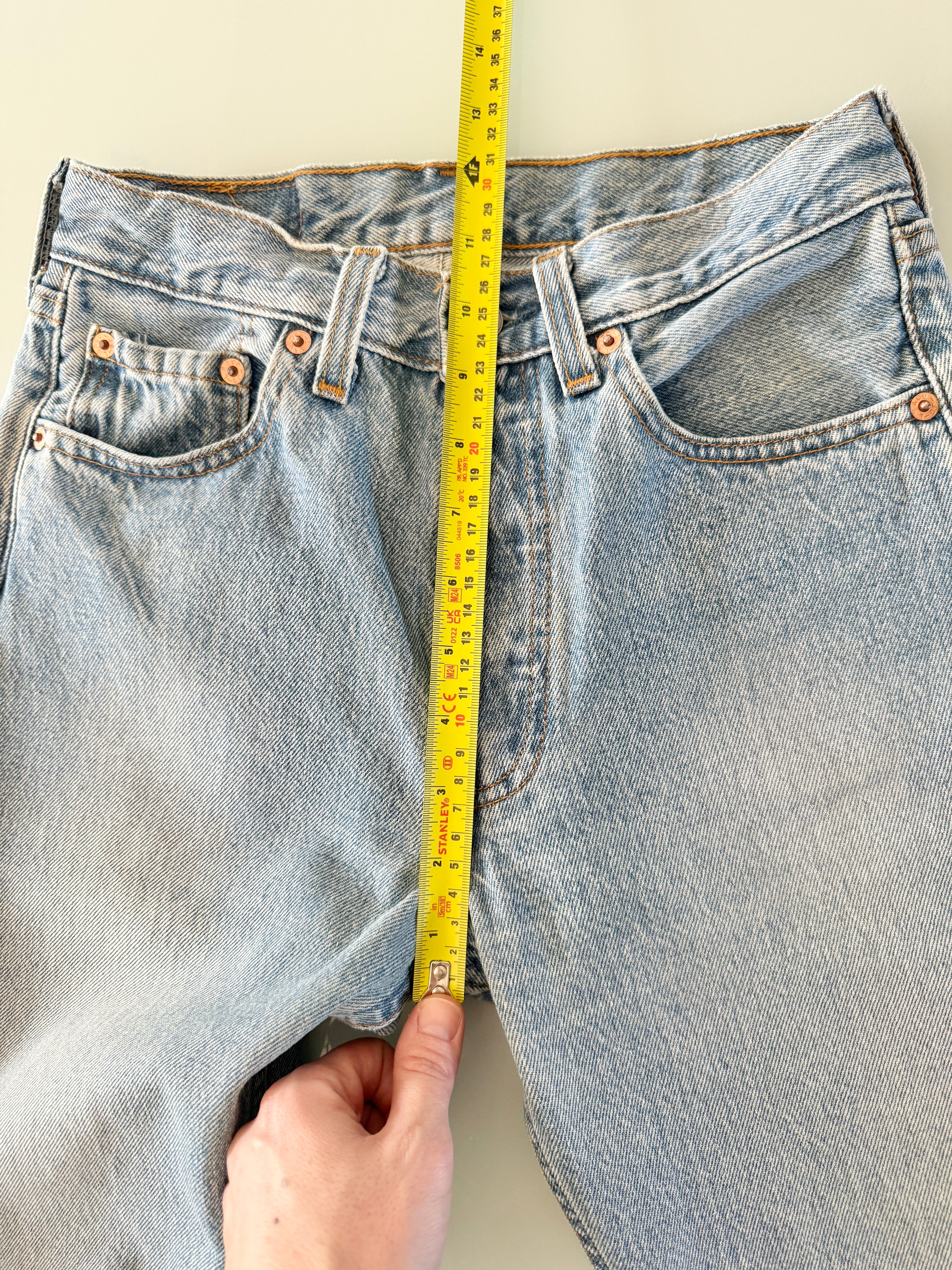 W26 L31 vintage Levis 501 24-26” measured medium blue 90s Levi’s 501s USA
