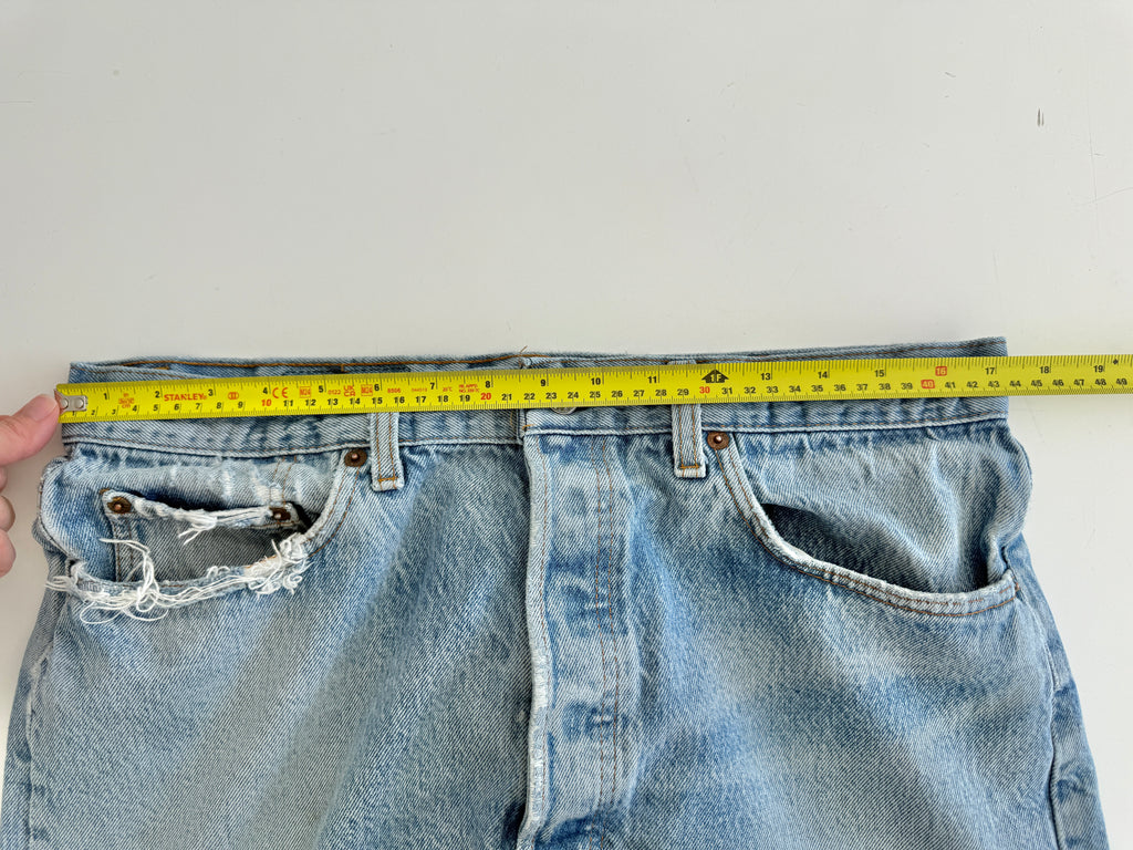 Soft denim W34 L29 vintage Levis 501 33/34” measured waist light faded blue distressed USA 90s 501s