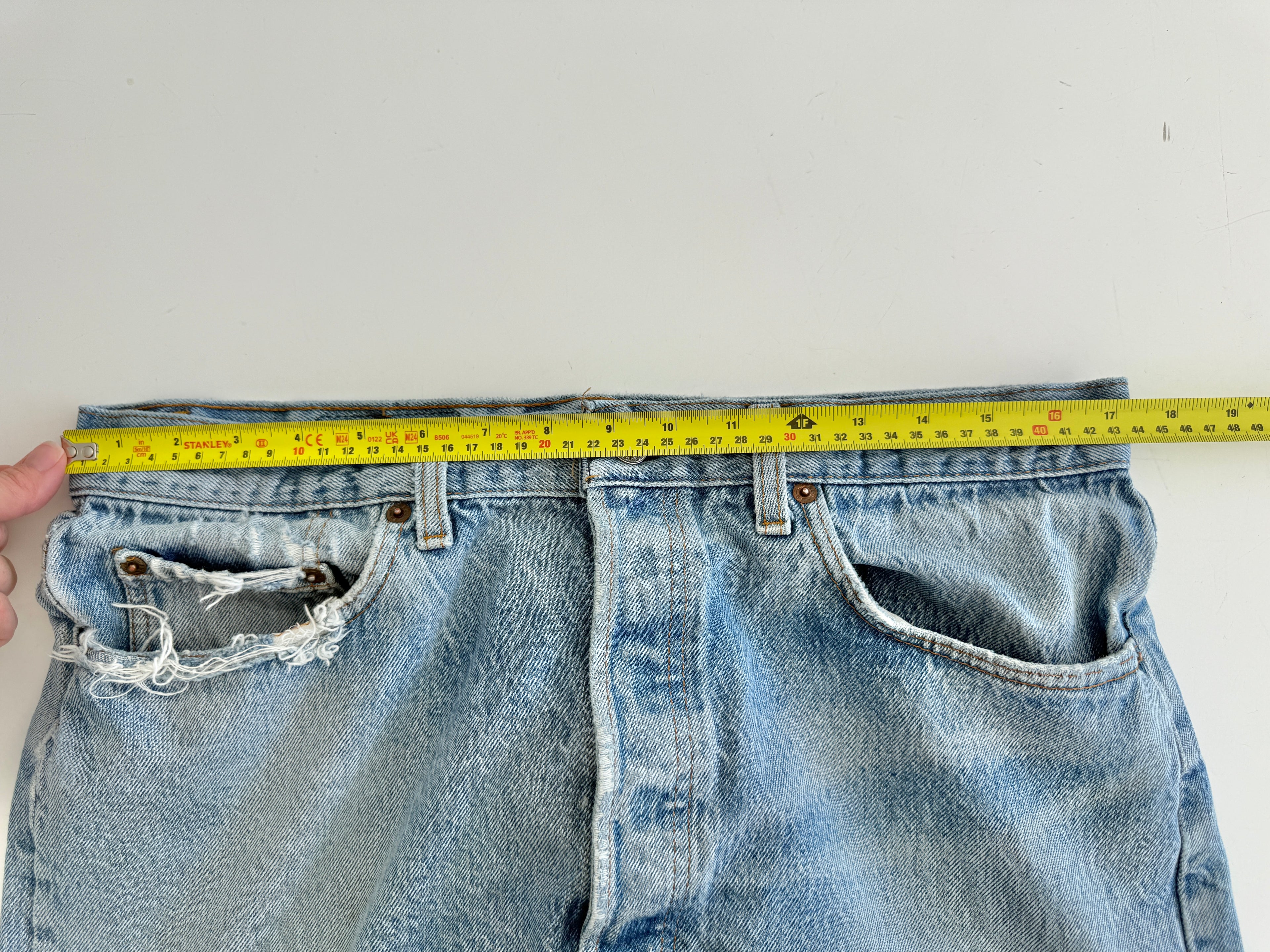 Soft denim W34 L29 vintage Levis 501 33/34” measured waist light faded blue distressed USA 90s 501s
