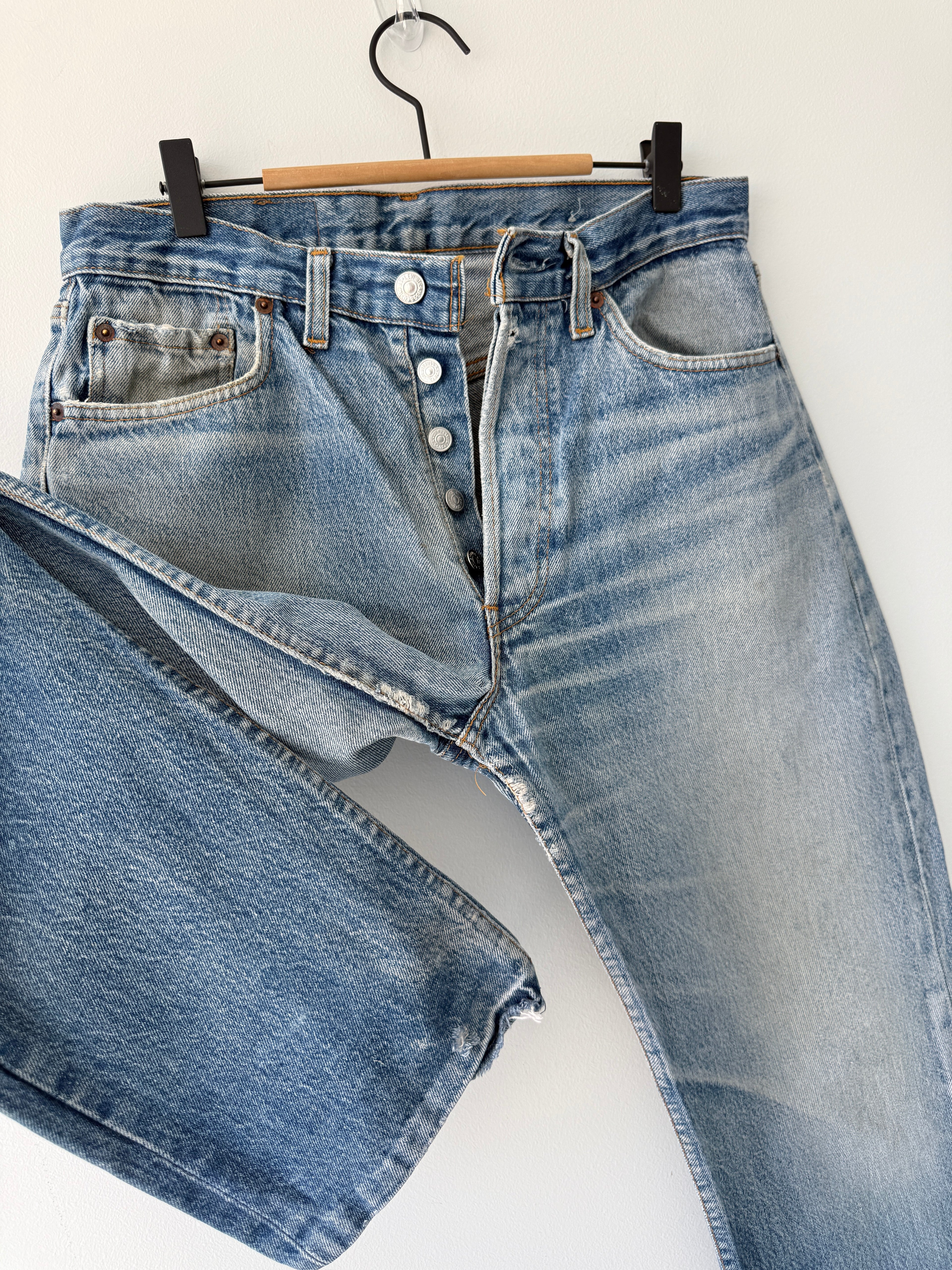 W30 L31 vintage Levis 501 29/30” measured waist medium faded blue 80s 501s