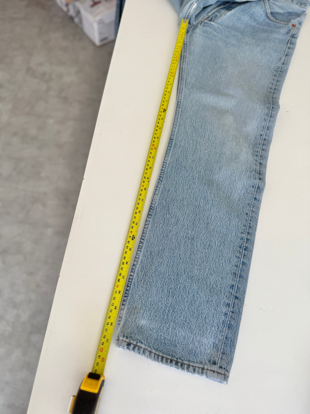 W29 L31 vintage Levis 501 27-28” light medium blue Y2K Levi’s 501s