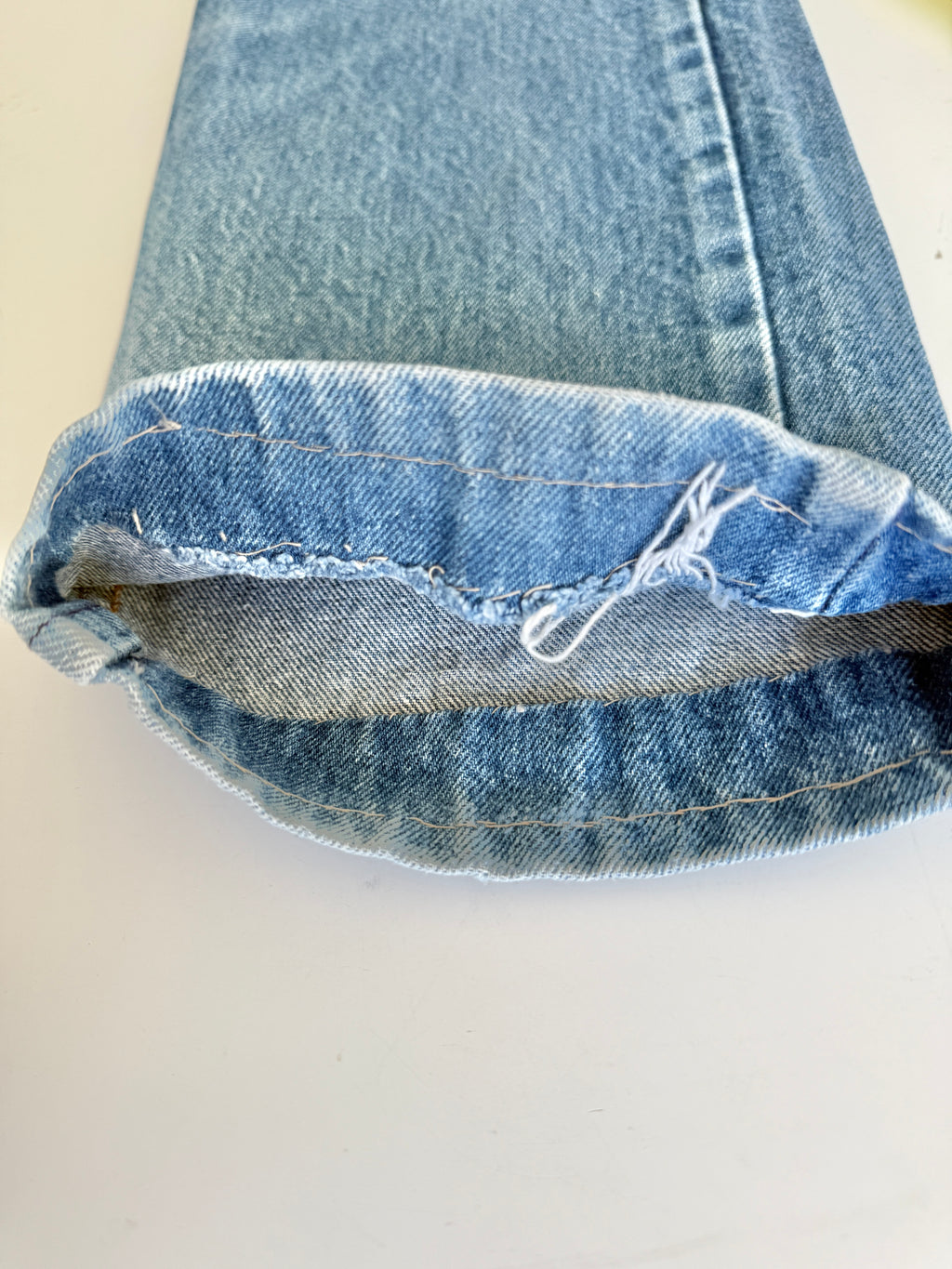 W29 L31 vintage Levis 501 28-29” measured medium faded blue made in 80s