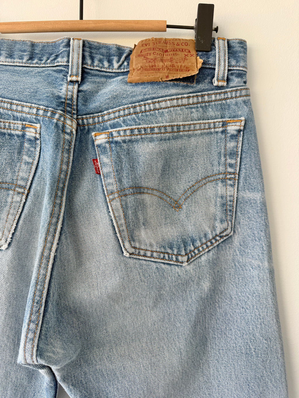 W30 L31 vintage Levis 501 29-30” measured dark whiskers faded blue 90s USA Levi’s 501s