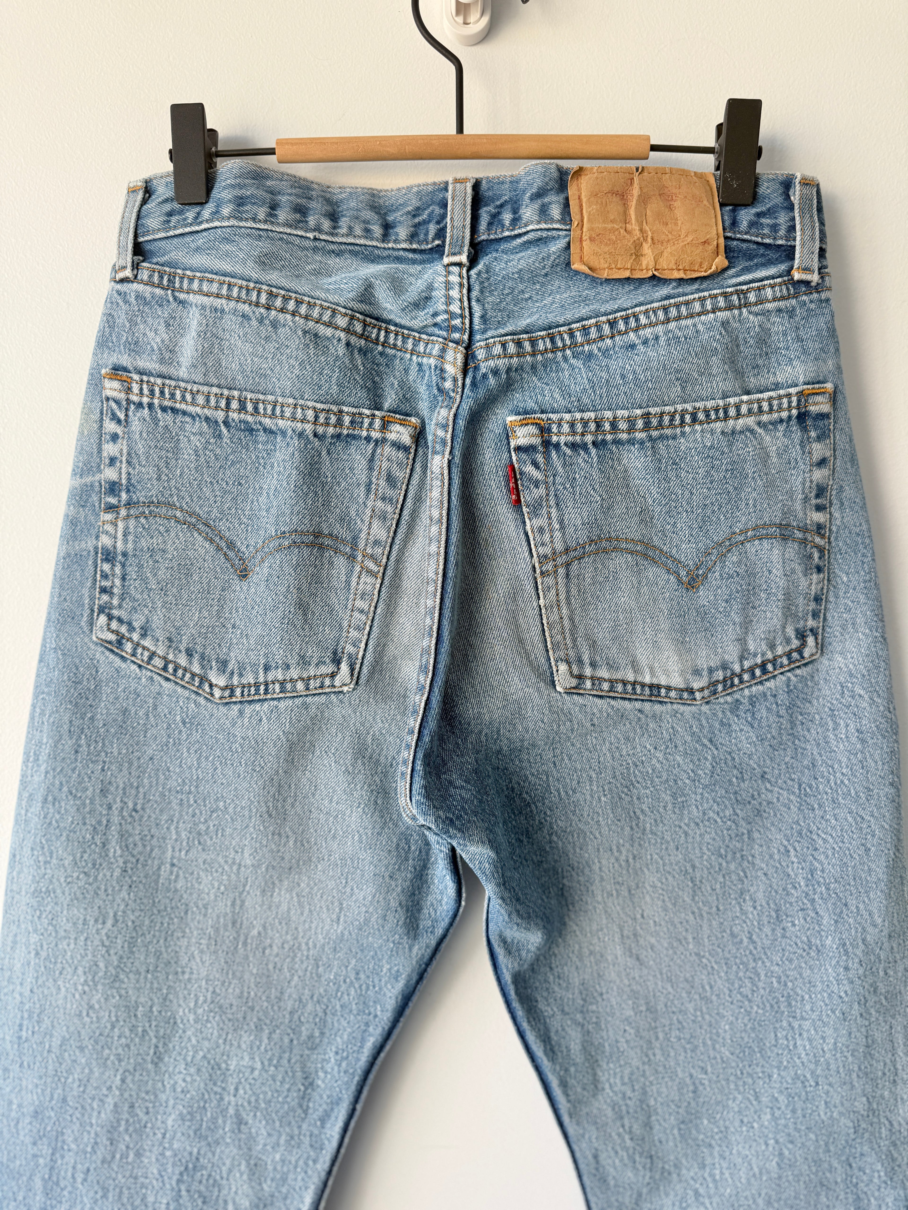 W29 L34 vintage Levis 501 28-29” measured medium faded blue 80s Levi’s 501s