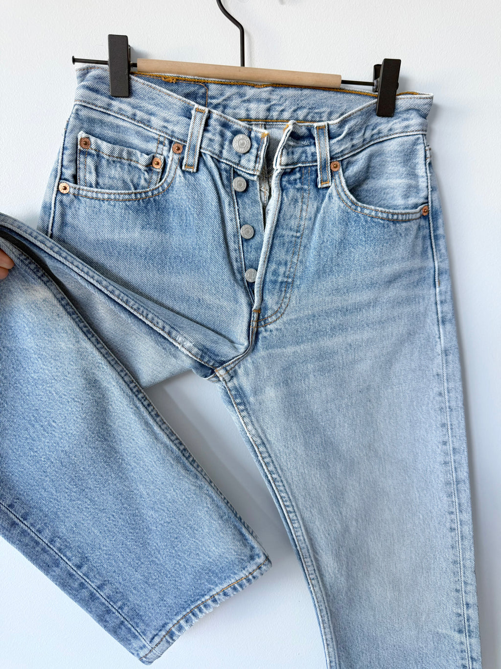 W25 L29 vintage Levis 501 light blue faded 24/25” measured waist 90s levis 501s