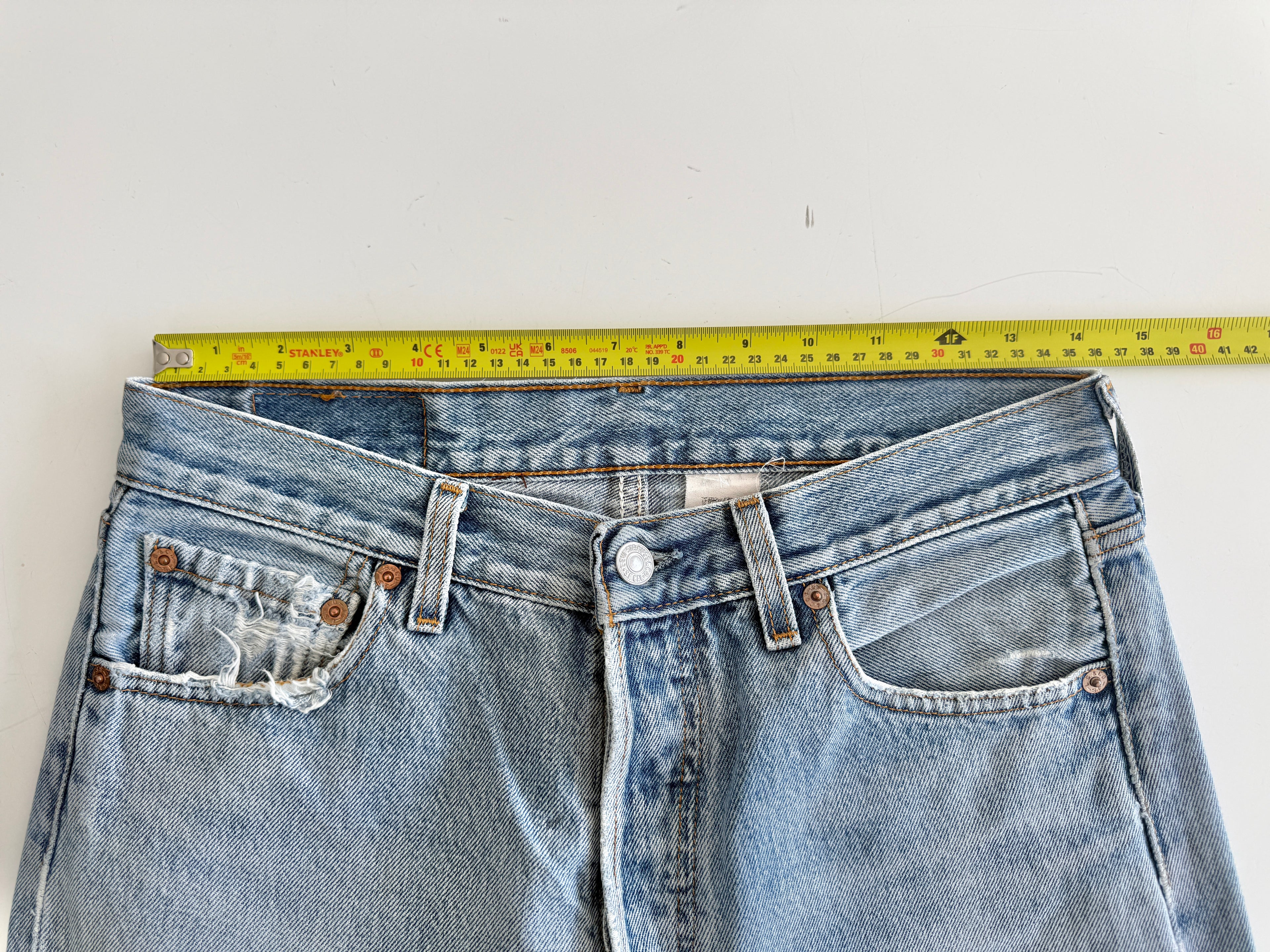 W29 L31 vintage Levis 501 28-29” measured light faded blue denim y2k levi’s 501s