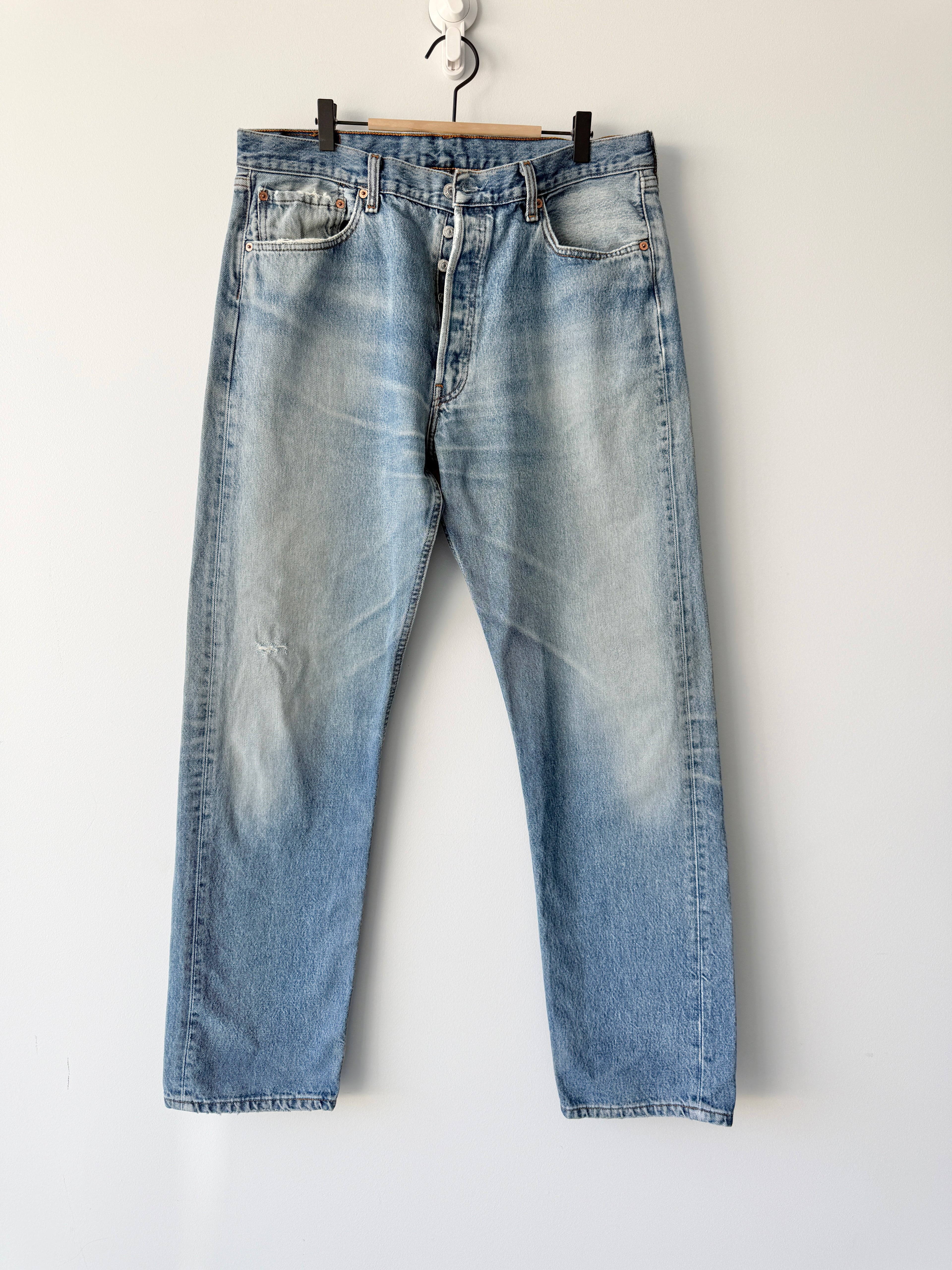W36 L33 vintage Levis 501s 35-36” measured medium faded blue Y2K Levi’s 501s