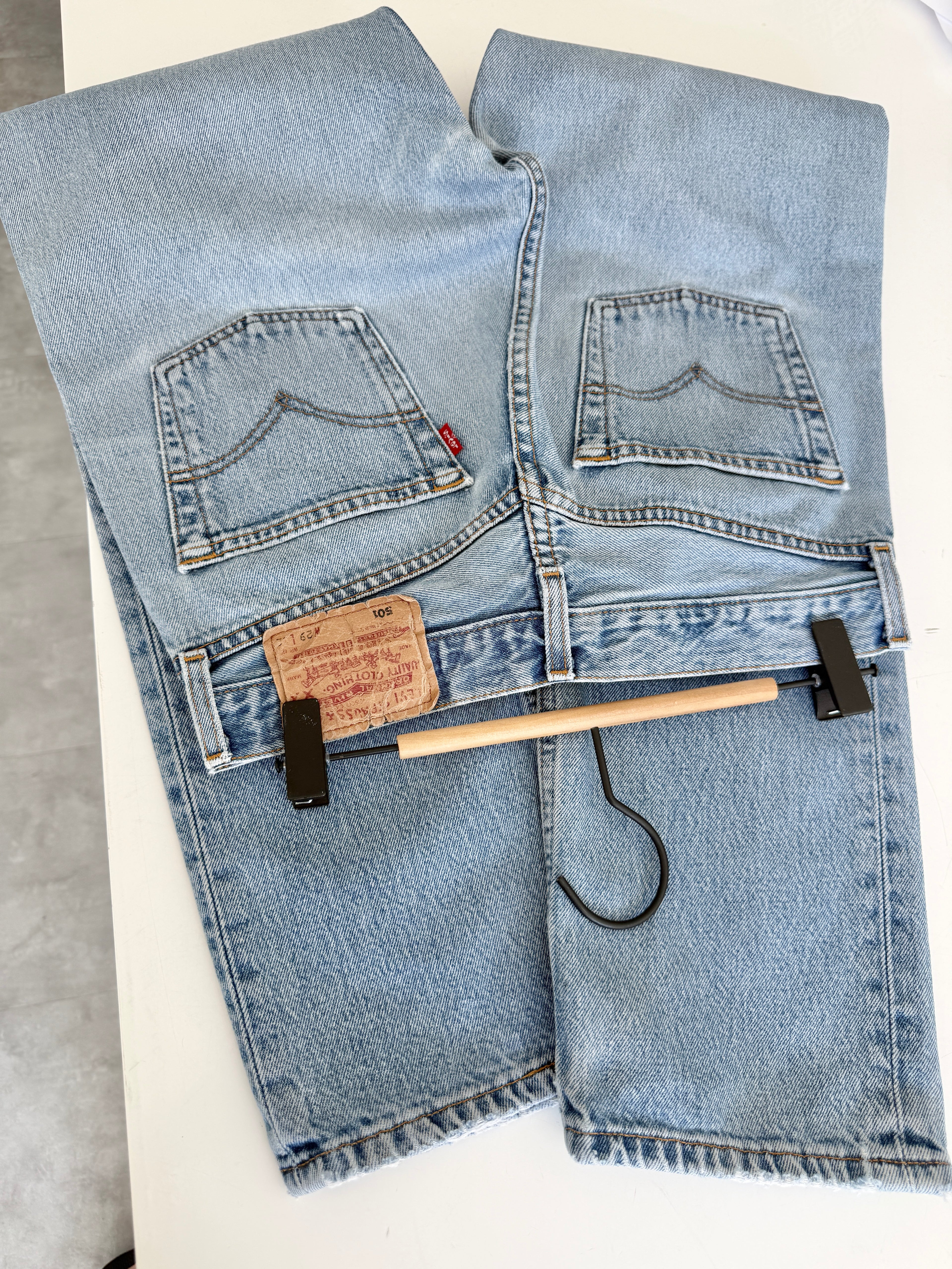 W27 L31 vintage Levis 501 27” measured waist light faded blue Y2K 501s