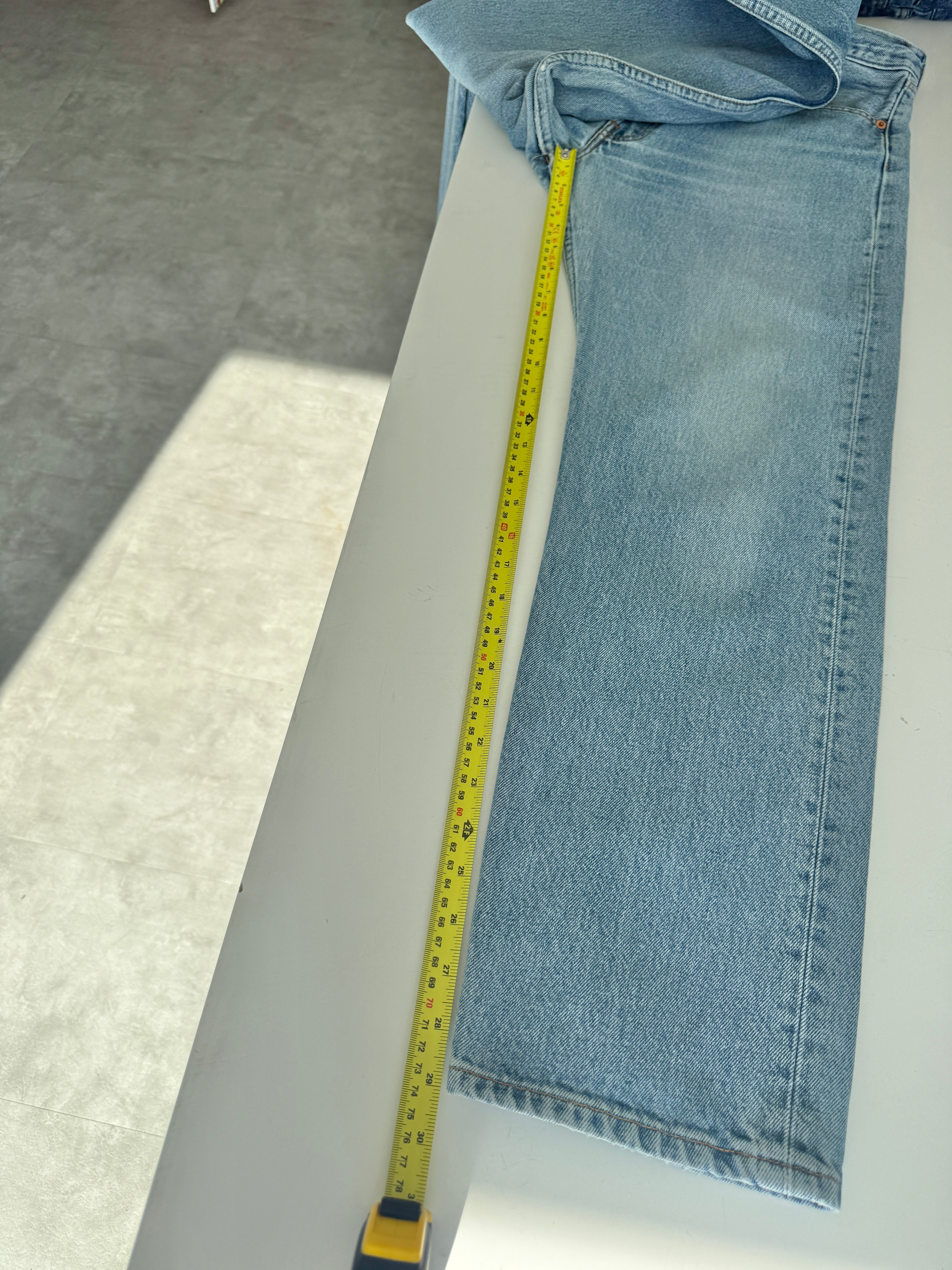 W31 L29 vintage Levis 501 30/31” measured waist medium faded blue wallet mark Y2K 501s