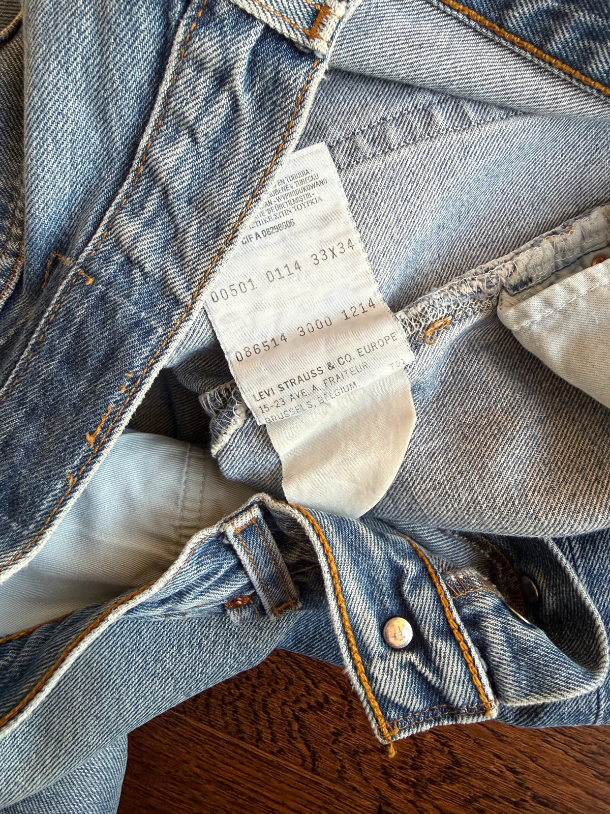W32 L33 vintage Levis 501s 31/32” measured medium blue faded Y2K 501s