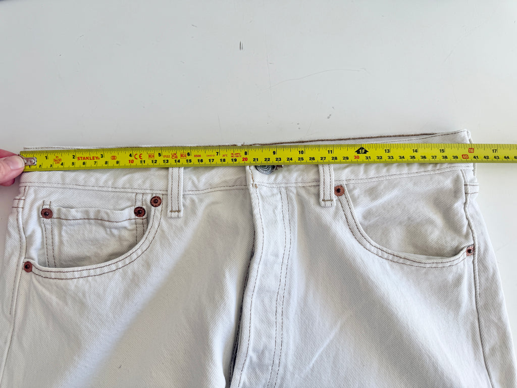 W31 L30 vintage Levis 501 30/31” measured white denim 90s Levi’s 501s
