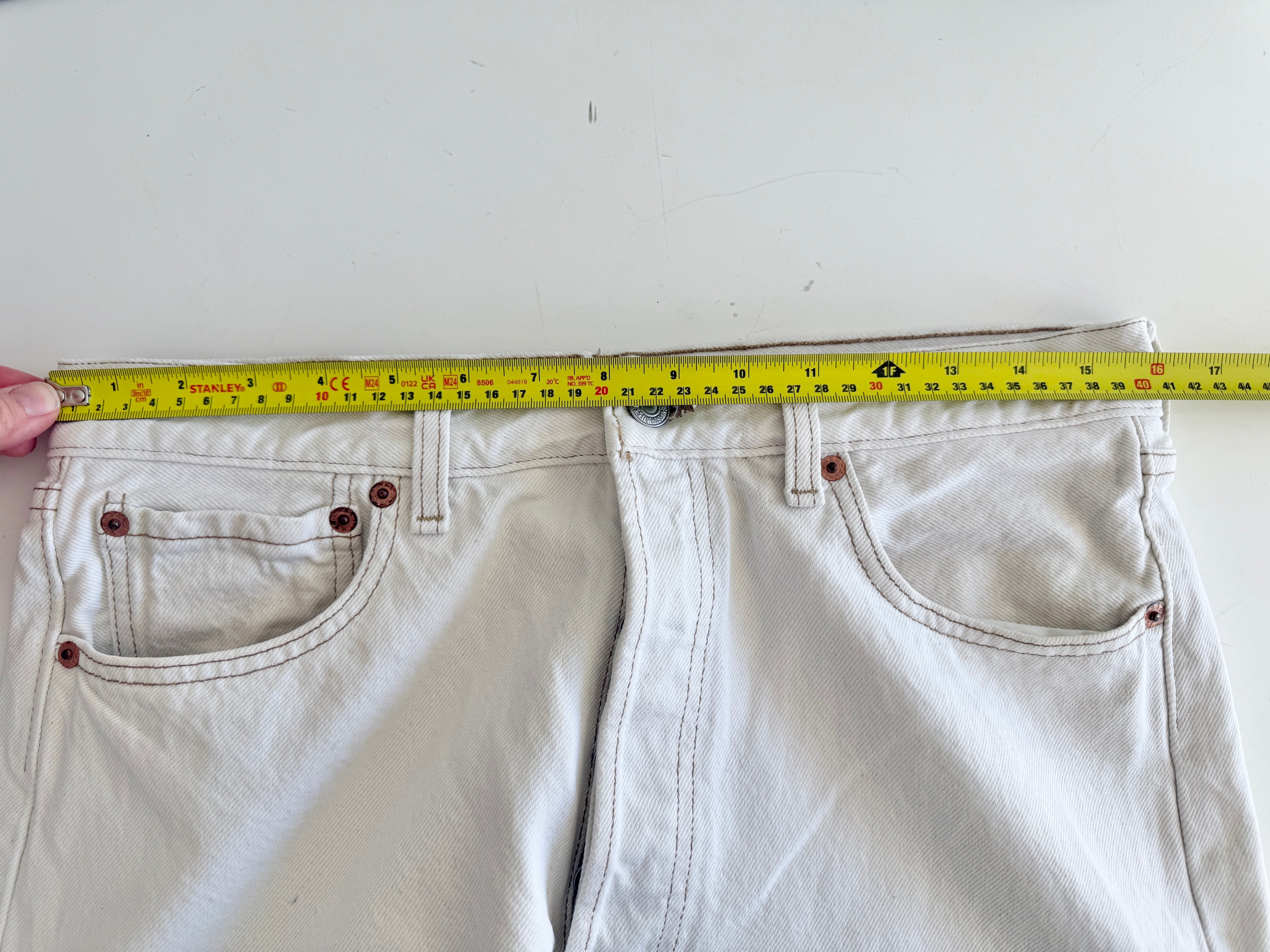 W31 L30 vintage Levis 501 30/31” measured white denim 90s Levi’s 501s