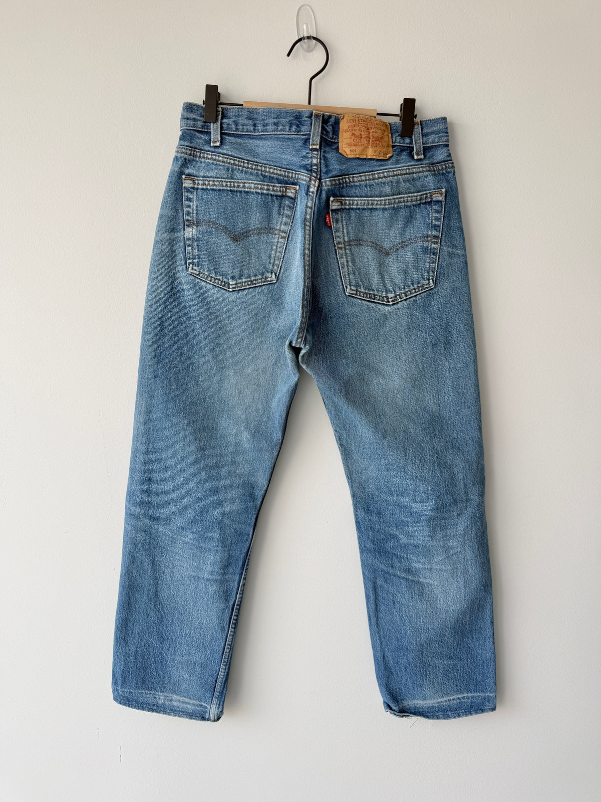 W29 L29 vintage Levis 501 dark faded blue 28/29” measured waist 501s 90s USA