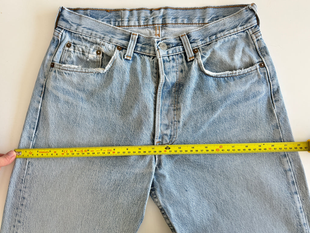 W31 L30 vintage Levis 501 30/31” measured waist light blue 501s made in 80s