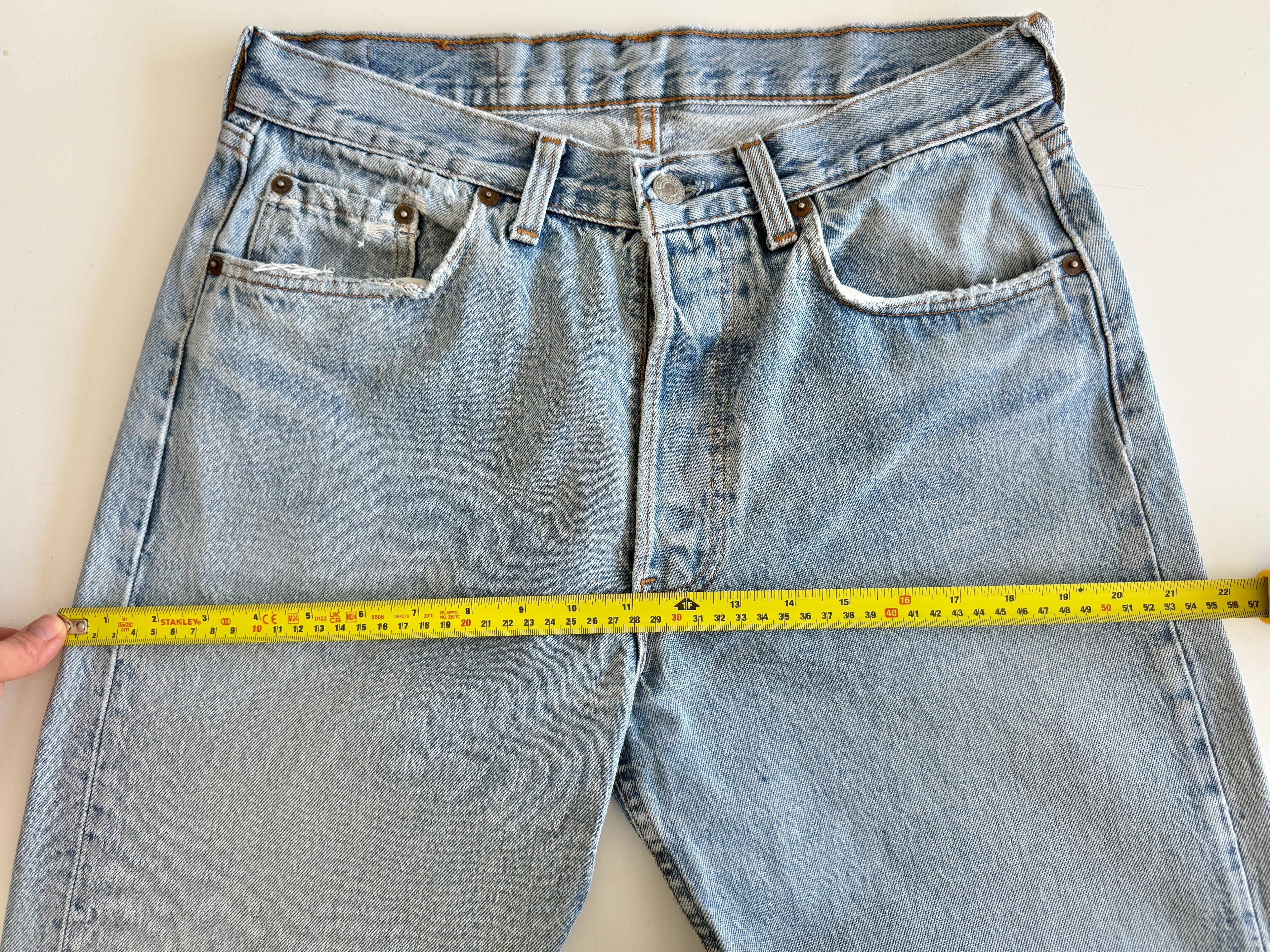 W31 L30 vintage Levis 501 30/31” measured waist light blue 501s made in 80s