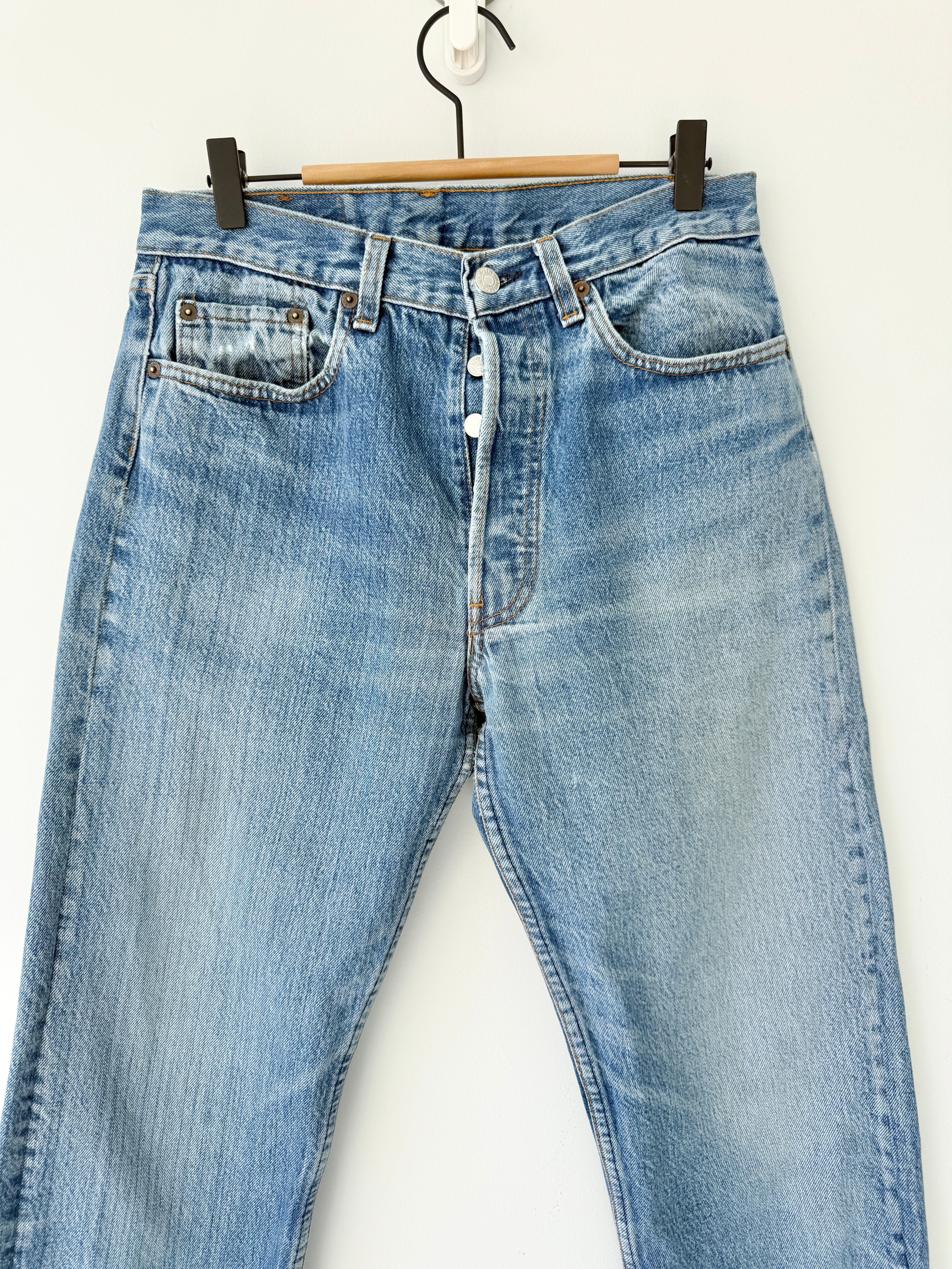 W29 L31 vintage Levis 501 29” measured medium faded blue denim Levi’s 501s USA