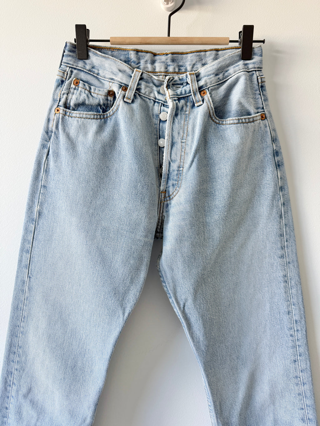 W25 L31 vintage Levis 501 24-25” measured light faded blue denim 90’s levi’s 501s
