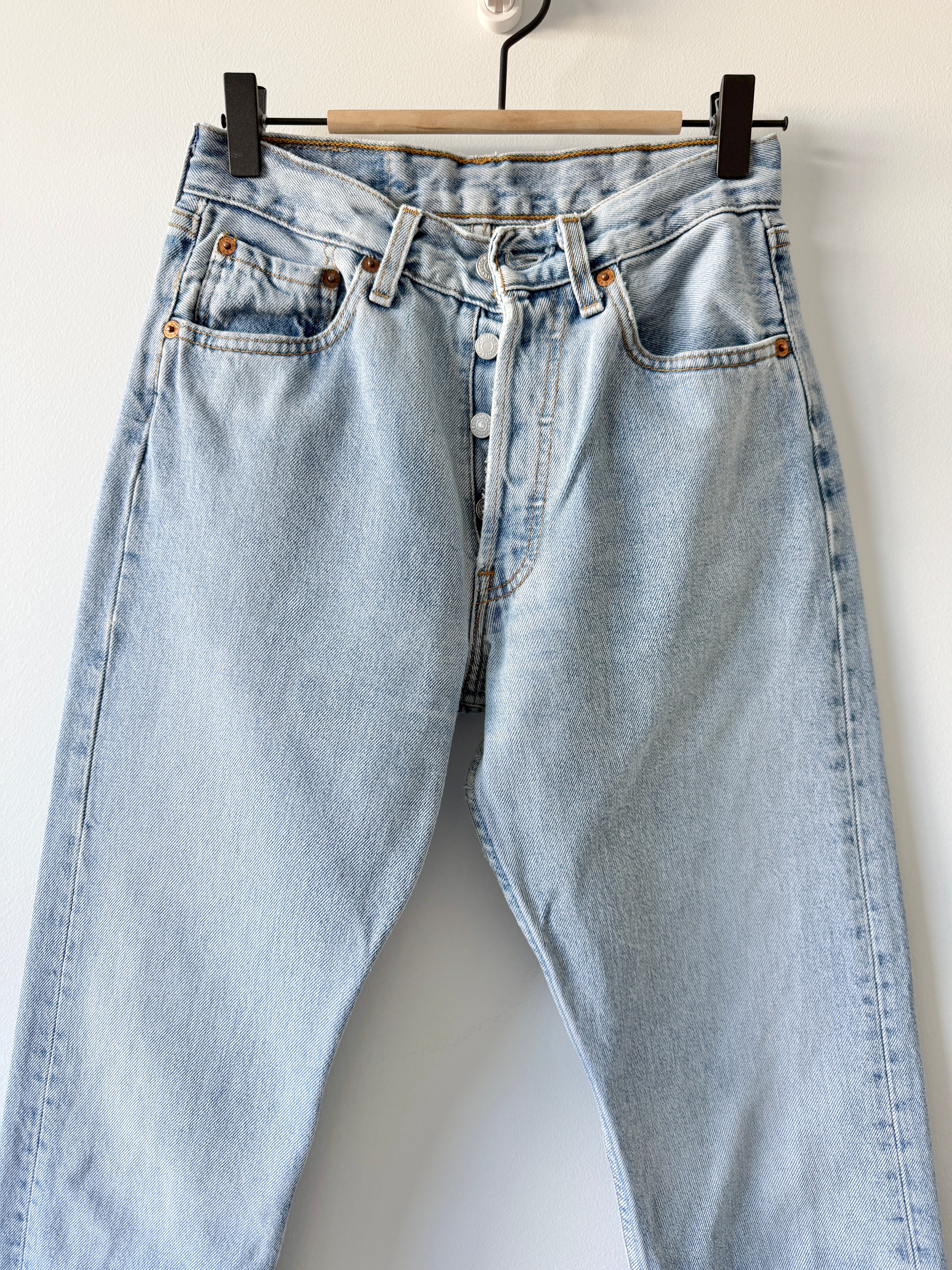 W25 L31 vintage Levis 501 24-25” measured light faded blue denim 90’s levi’s 501s