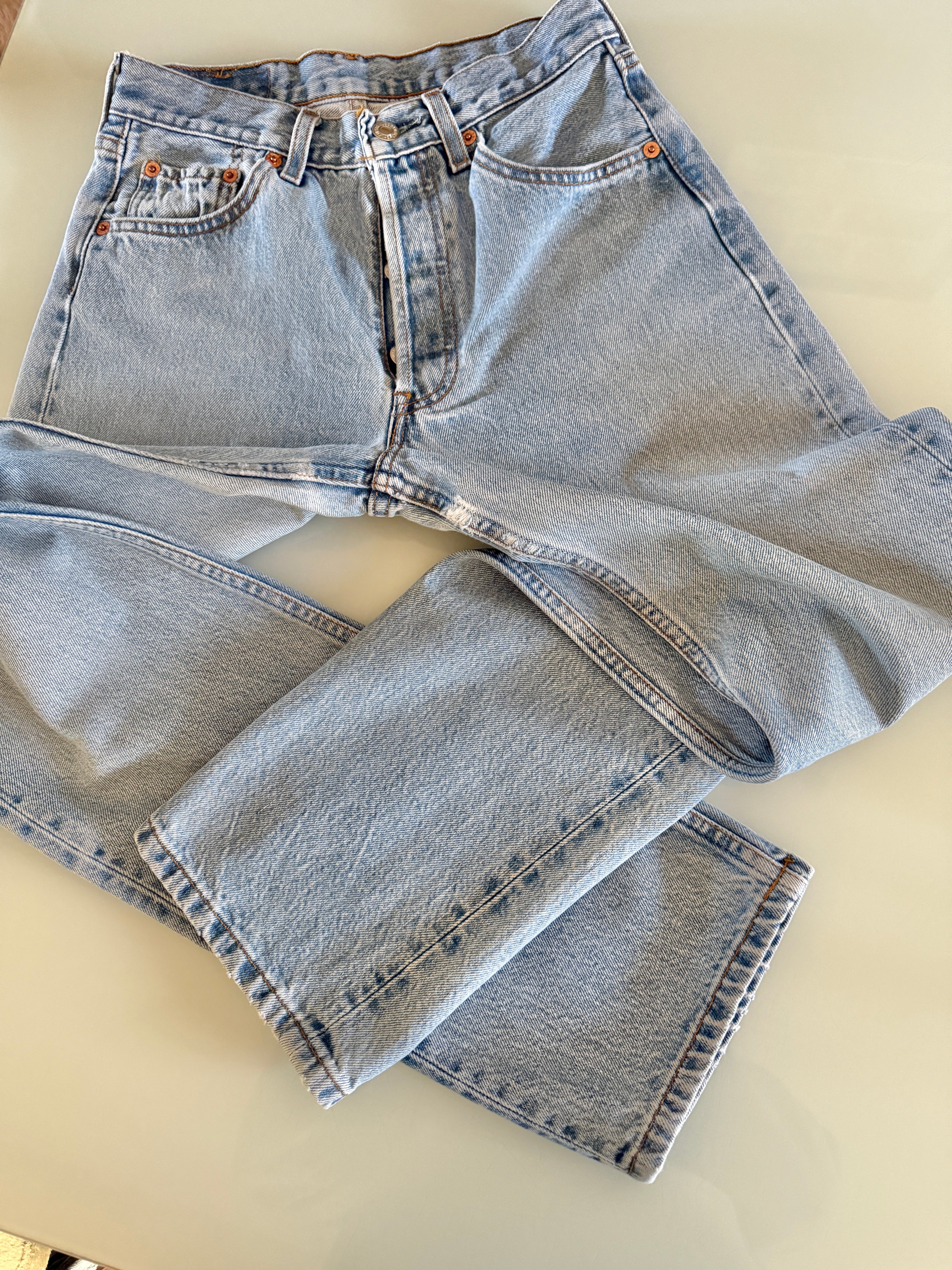 W25 L29 vintage Levis 501 24-25” light blue 90s Levi’s 501s