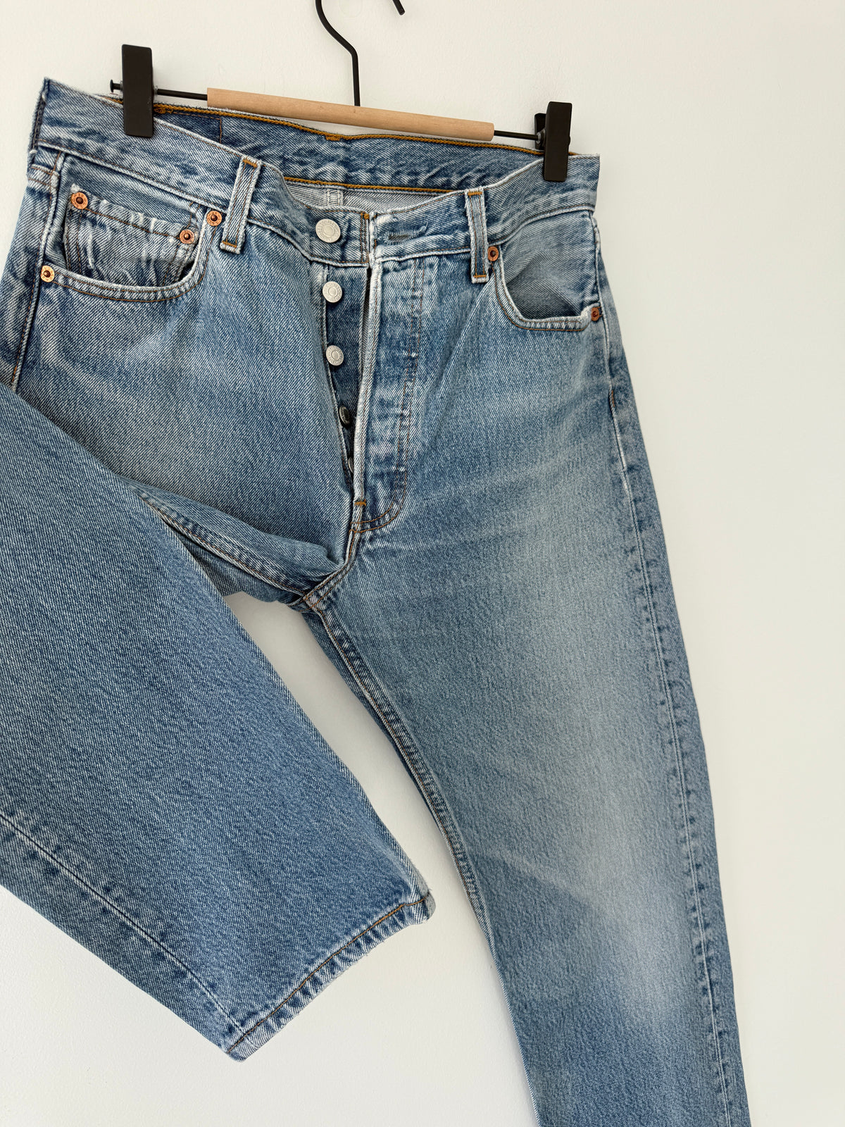 W29 L29 vintage Levis 501 28/29” measured medium blue Y2K 501s