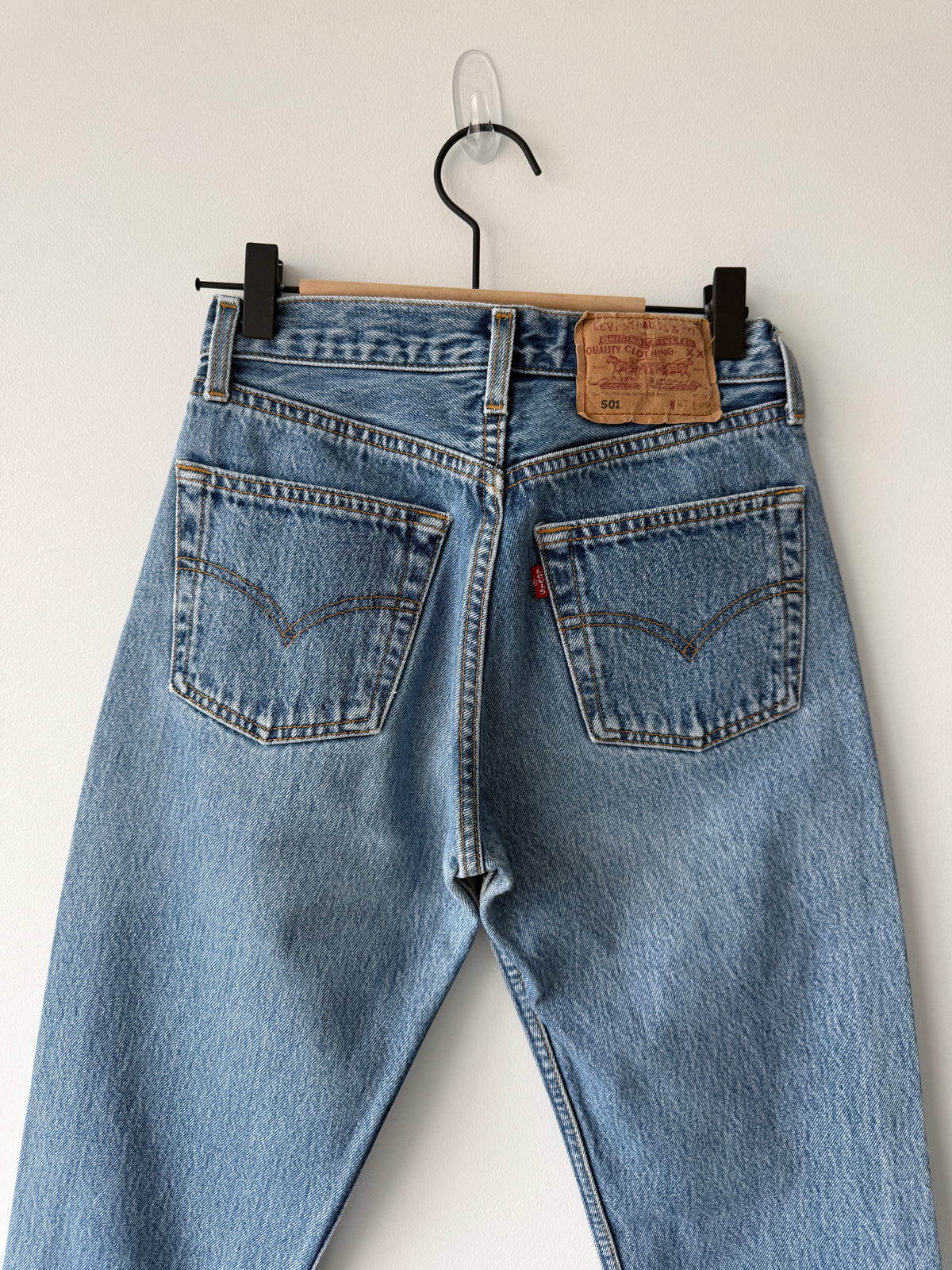 W25 L29 vintage Levis 501s 24/25” measured medium blue fade denim 90s 501s