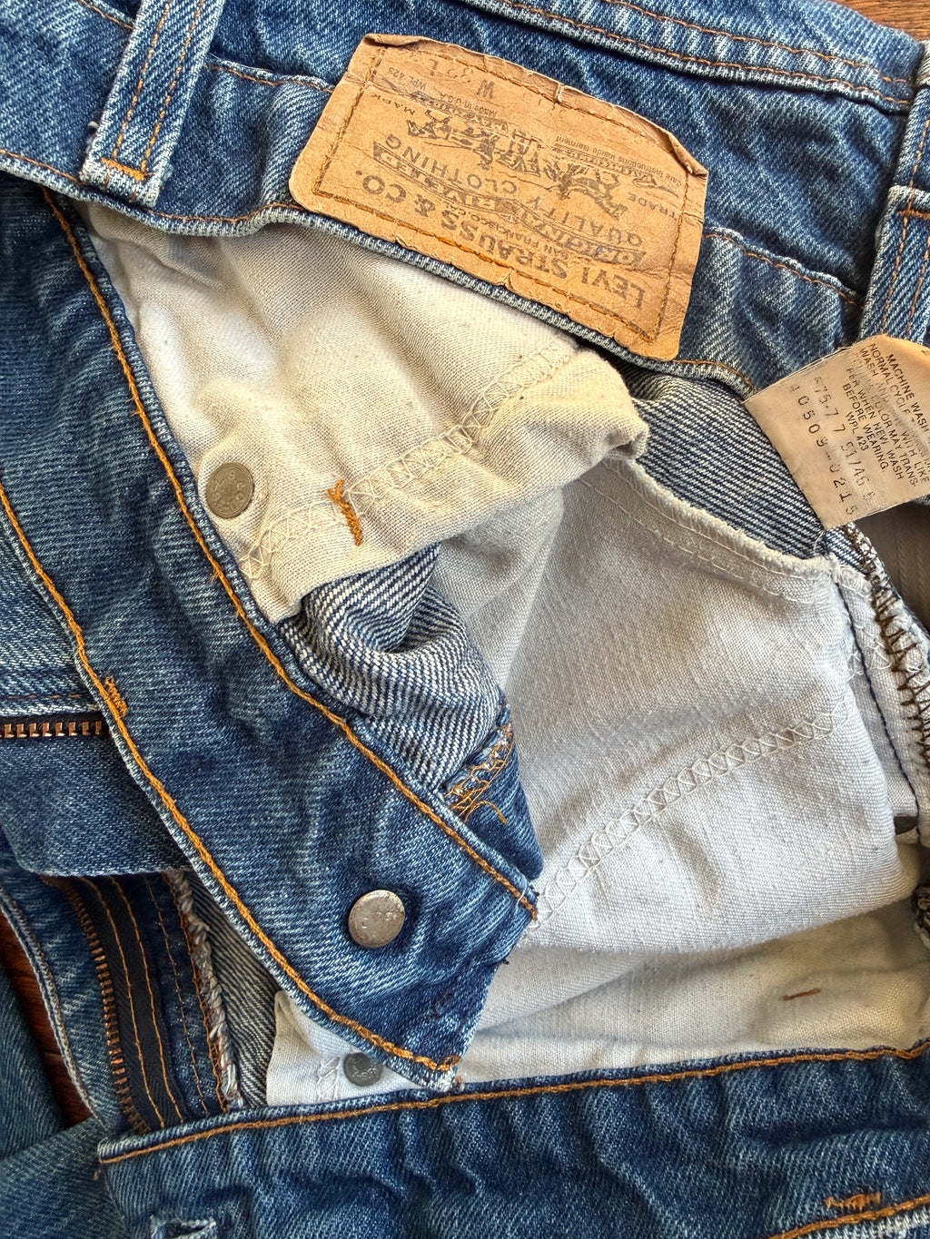W31 L30 vintage Levis 509s 30/31” measured dark denim patch work blue 90s 509s USA