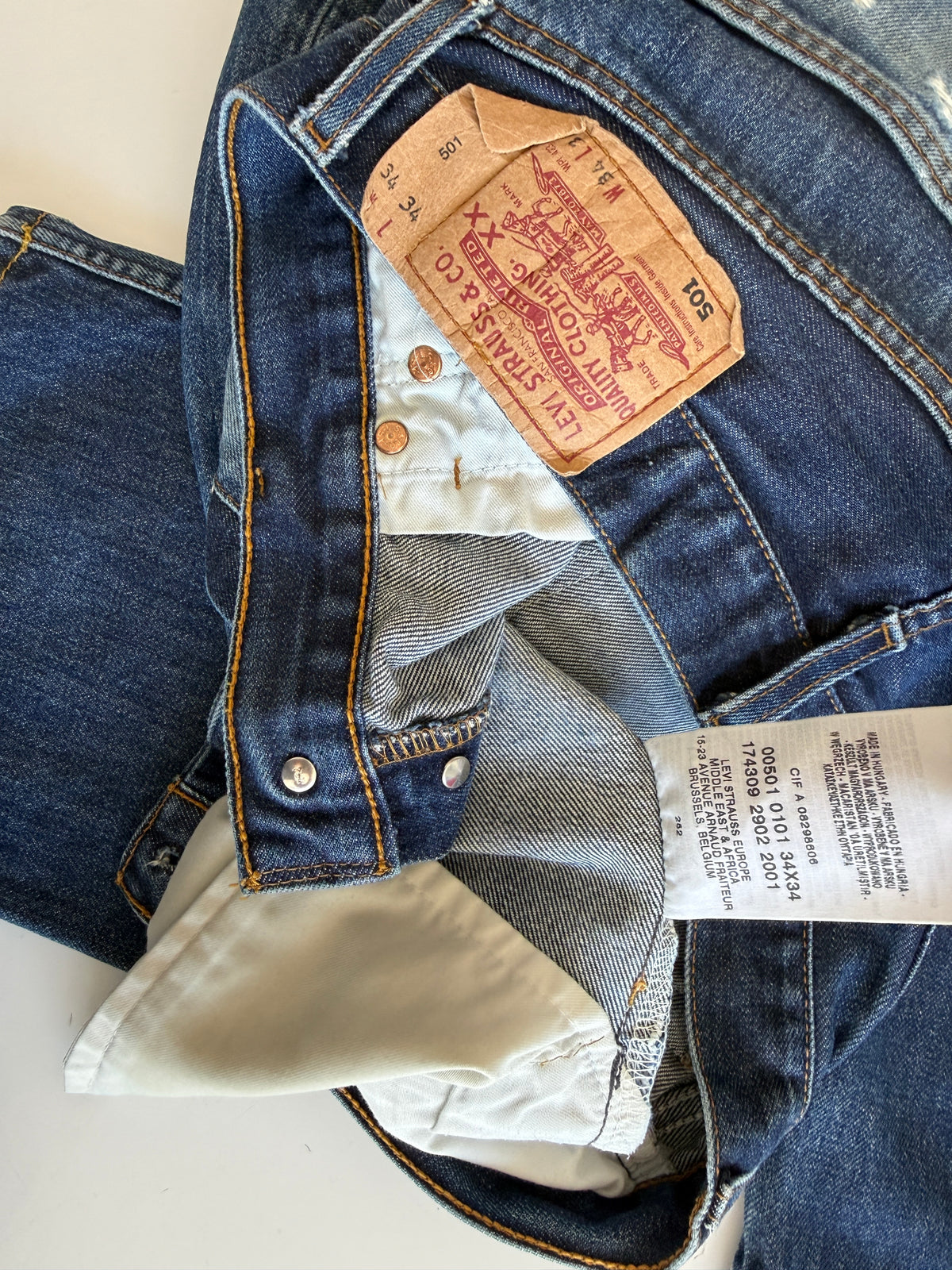 W32 L28 vintage Levis 501s 31/32” measured dark fade blue faded Y2K 501s