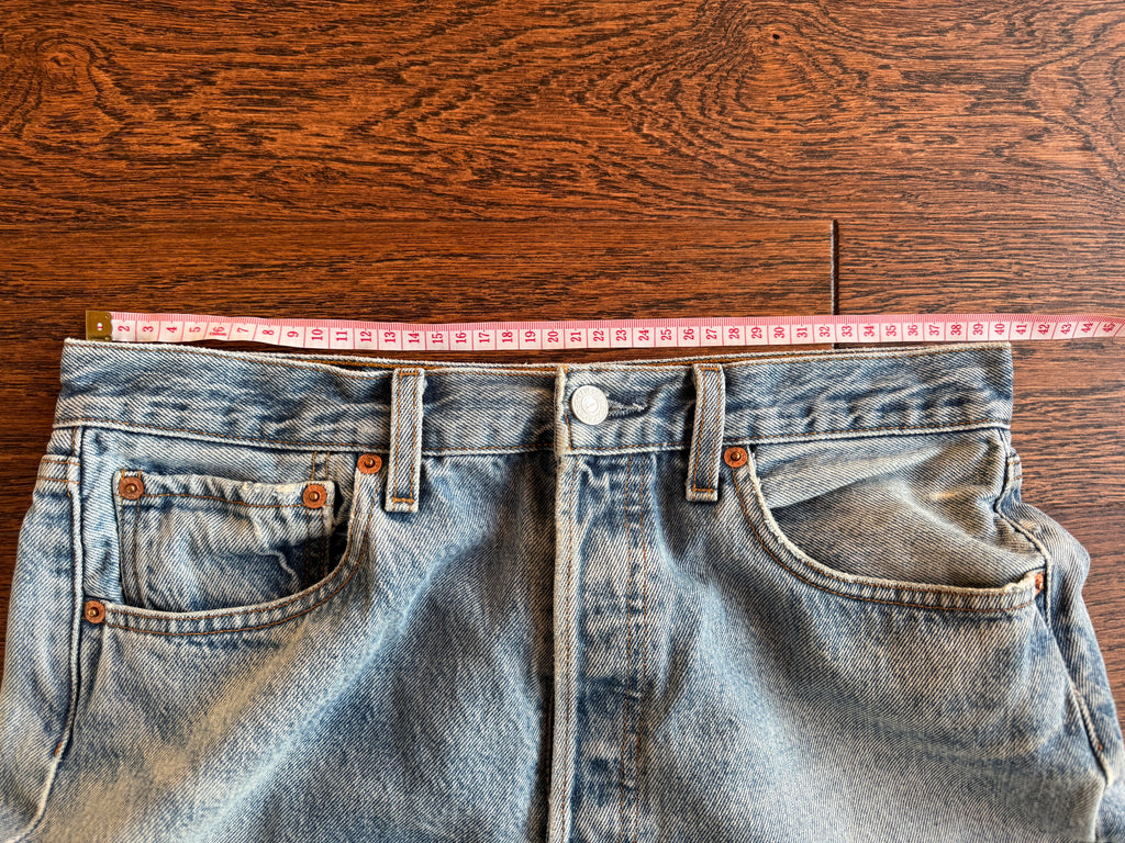 Soft W31 L29 vintage Levis 501s 31” measured medium light blue faded 90s 501s