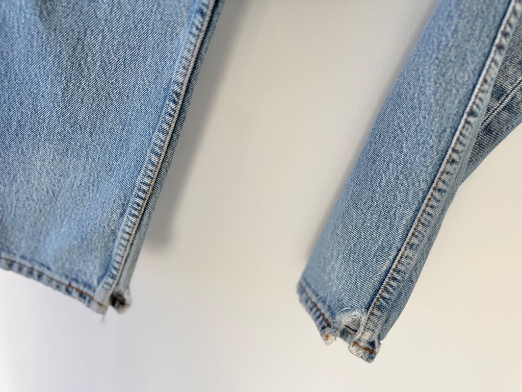 W25 L29 vintage Levis 501 24/25” measured denim medium faded blue 90’s levi’s 501s