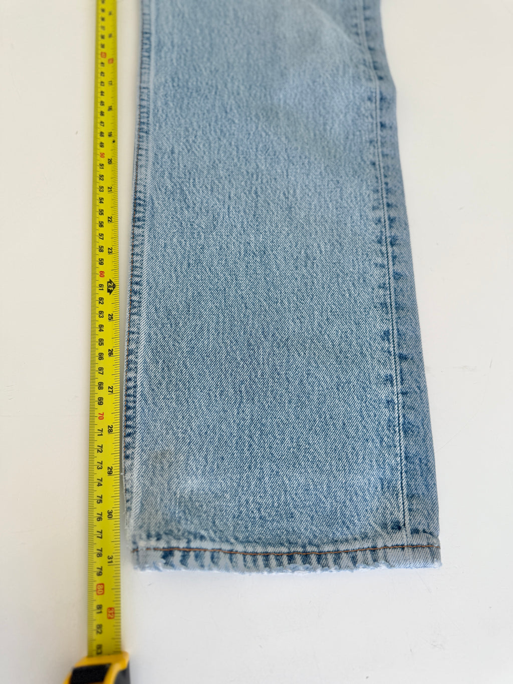 W29 L31 vintage Levis 501 27-28” light medium blue Y2K Levi’s 501s