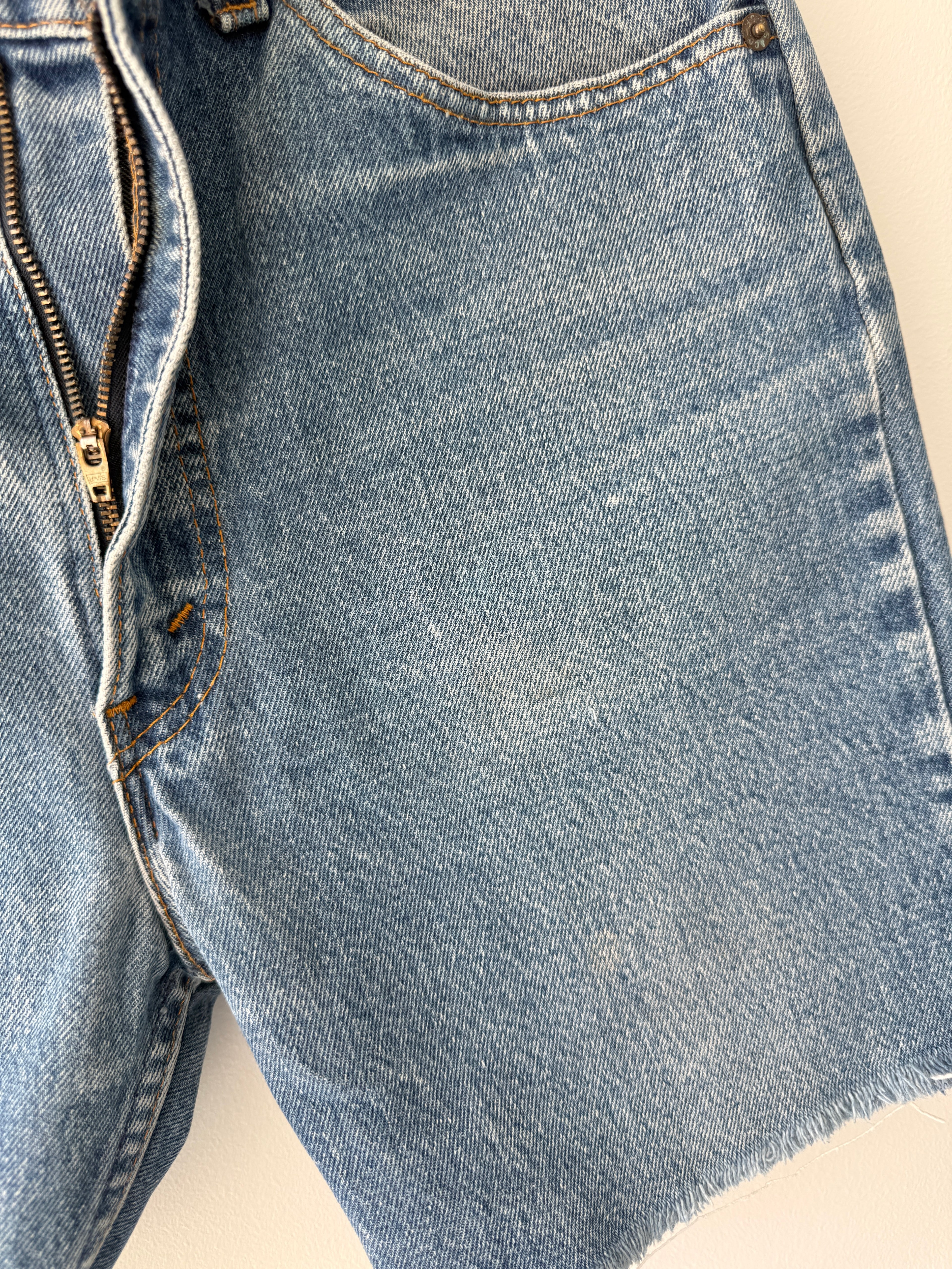 W30 L29 vintage Levis 517 30/31” measured waist medium blue faded  80s 517s shorts