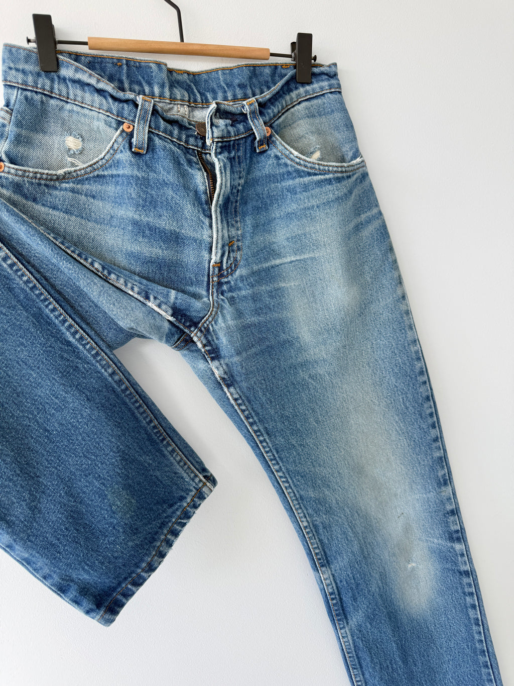 Soft W29 L31 vintage Levis 520 28/29” measured waist dark faded 520s 90s USA denim orange tab