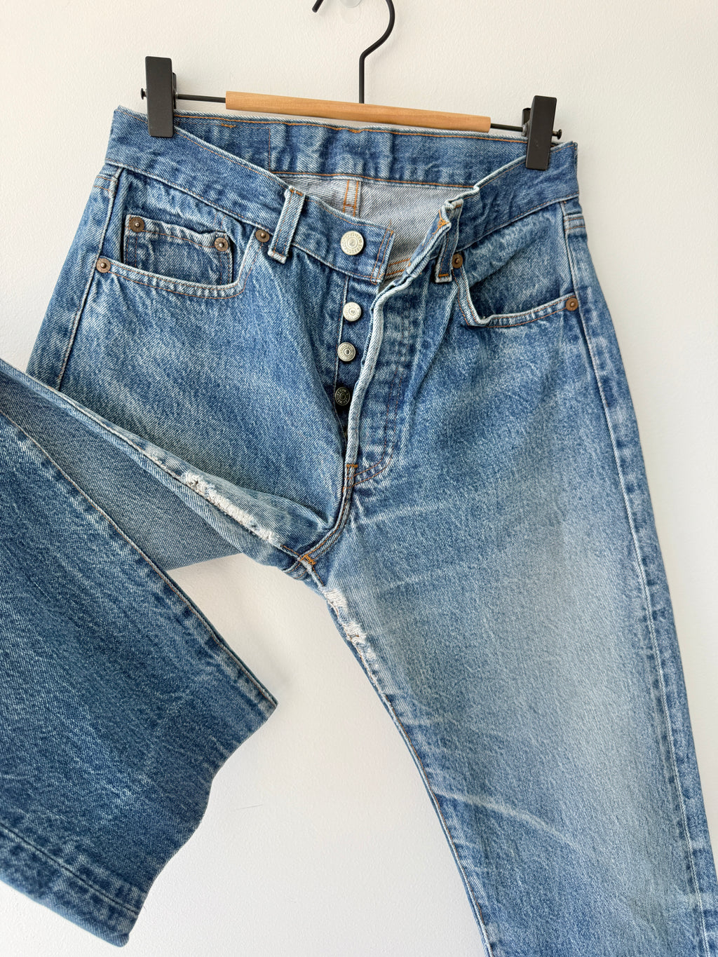 W27 L27 vintage Levis 501 26/27” measured waist dark faded blue 501s 80s