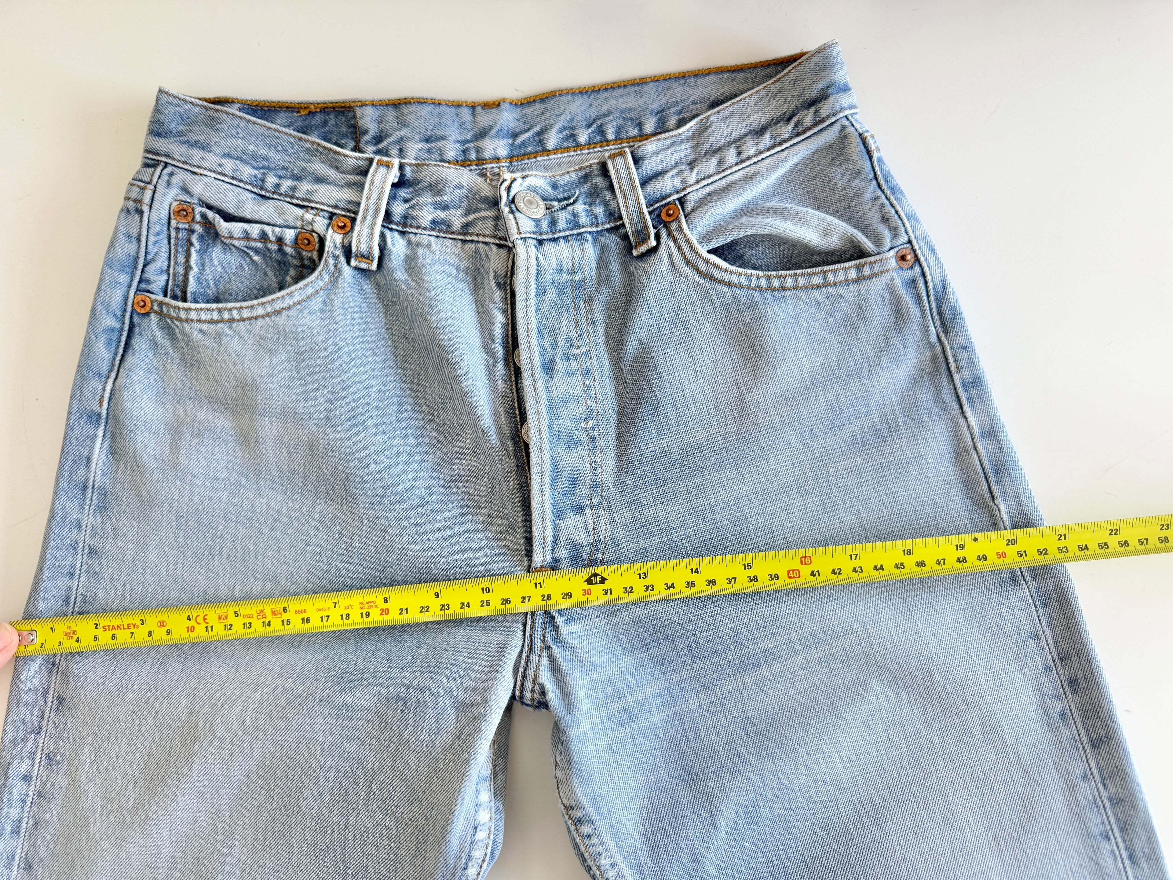 W29 L32 vintage Levis 501 28/29” light blue Levi’s 501s 90s